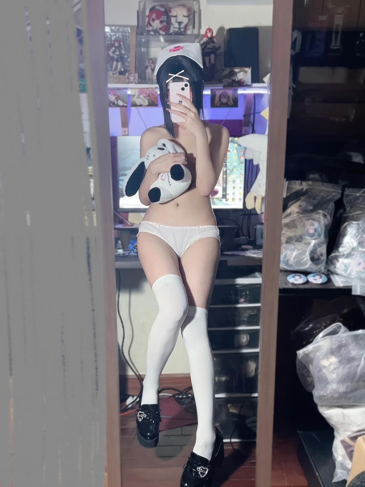 [cosplay] 清水凪 - 夜勤小护士：白丝眼镜护士造型 夜班氛围感下的清纯制服风 31P