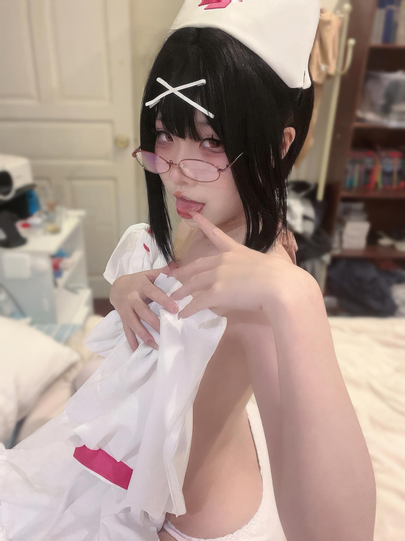 [cosplay] 清水凪 - 夜勤小护士：白丝眼镜护士造型 夜班氛围感下的清纯制服风 31P