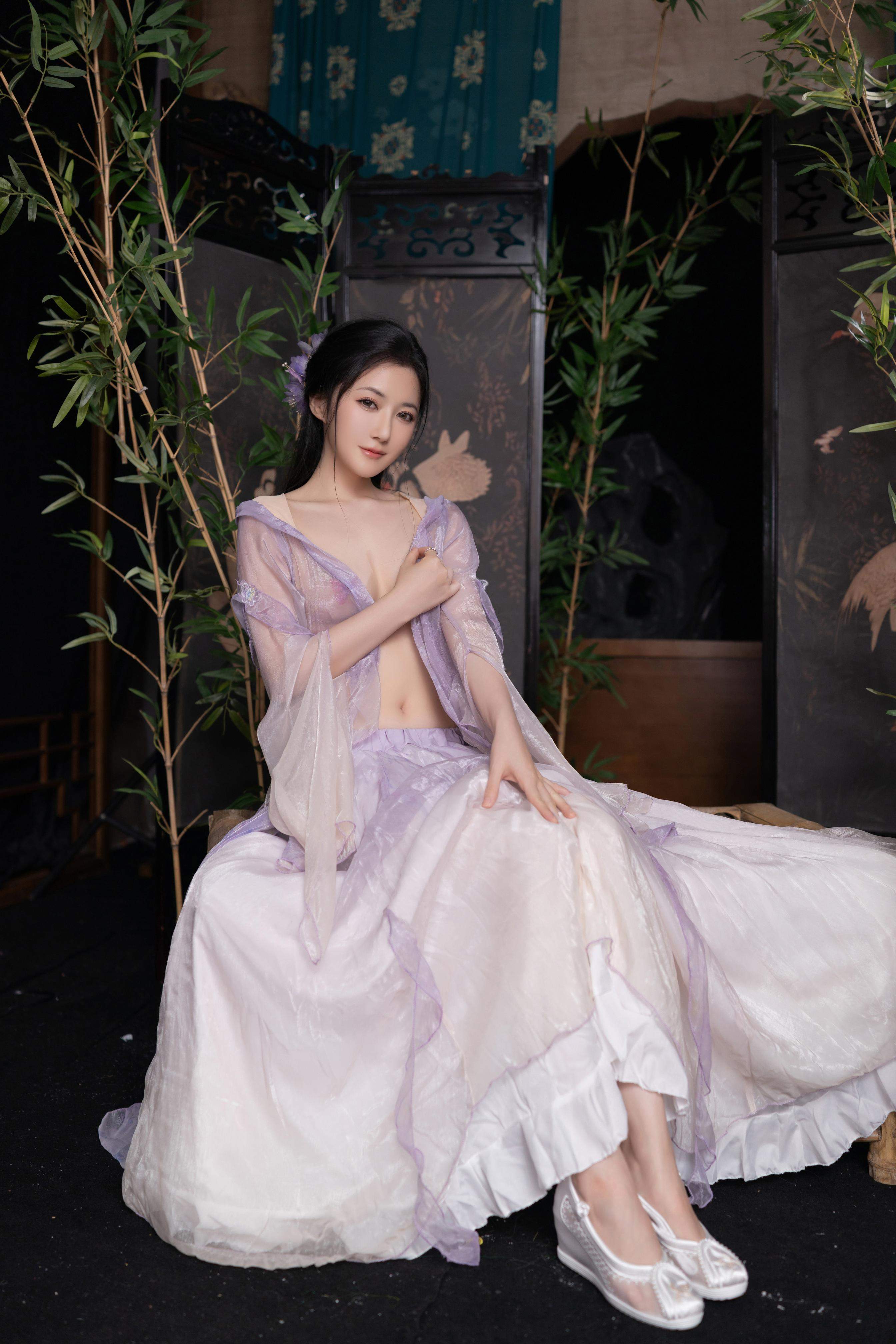 [모델] 어란피쉬 - 나비: 고풍 나비 테마의 경쾌한 분위기, 아름다운 다리 라인과 카메라 연출이 돋보이는 120P