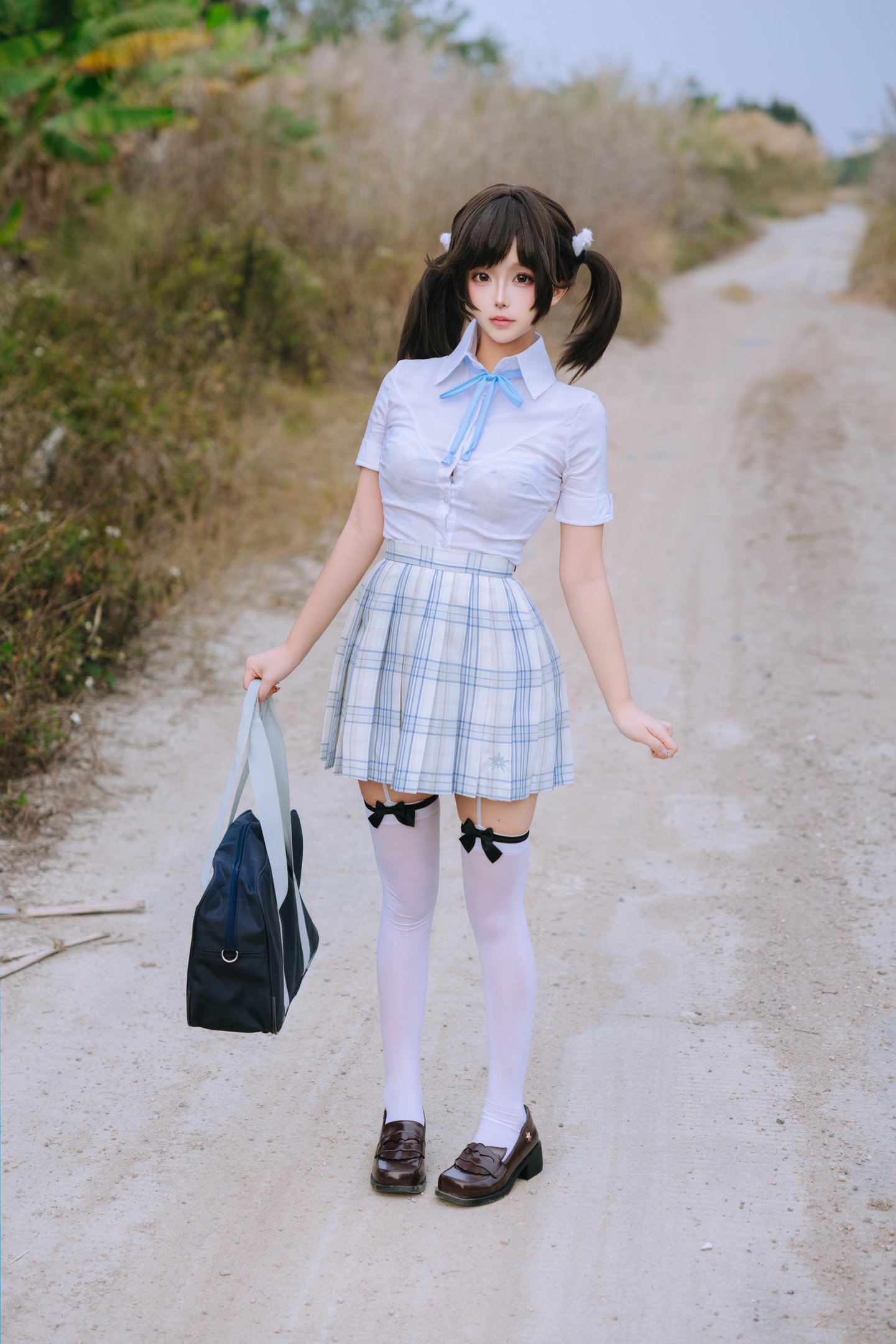 [Photos] Hinakyo - High School Girl: Eye-Catching White Stockings and Twin Tails with JK Uniform, Balancing Youthfulness and Atmosphere, 195P5V