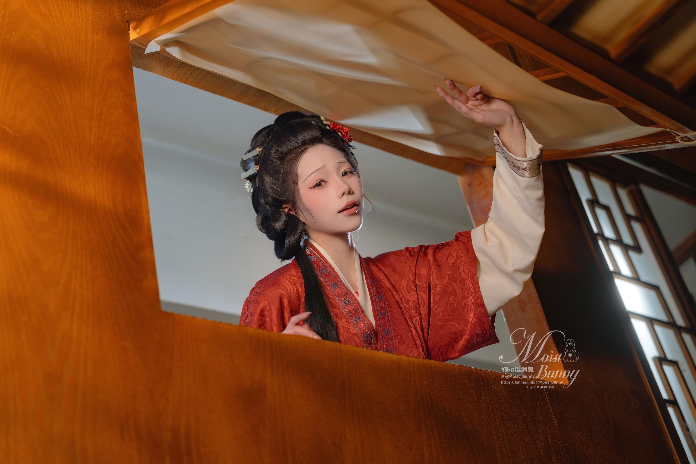 [Ảnh] Thỏ Bông Dính Cắn Một Miếng - Ngựa Nhanh Đua Tới·Kim Liên Đón Xuân: Phong Cách Cổ Điển Bay Lên Kết Hợp Yếu Tố Đồ Bầu Đỏ, Hình Ảnh Căng Thẳng và Đường Cong Chân Đẹp Rất Hấp Dẫn 93P2V