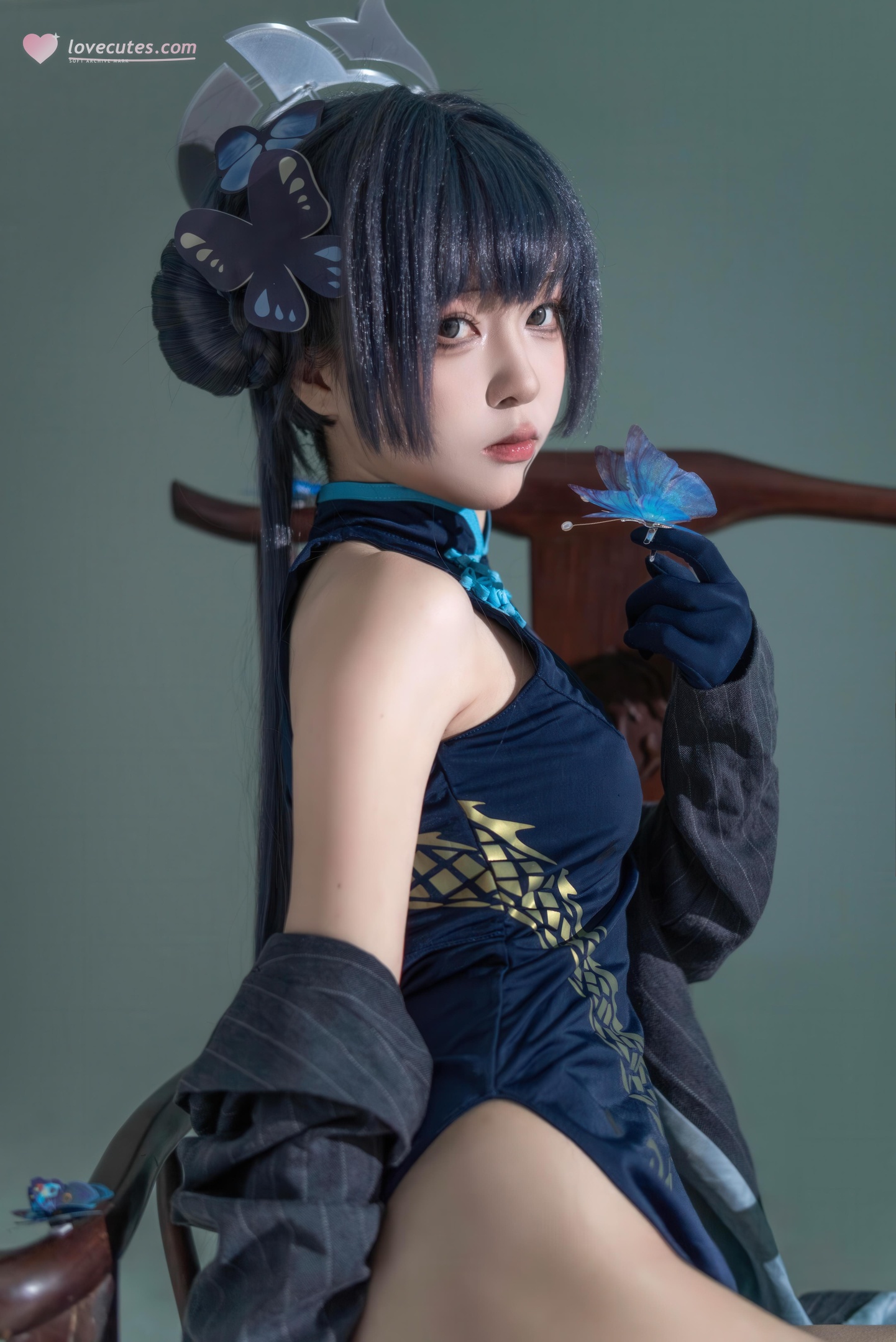 [cosplay] 矢量鱼 - 蔚蓝档案 龙华妃咲：中式旗袍造型与蓝蝶元素交织 冷艳气质下的角色还原 24P