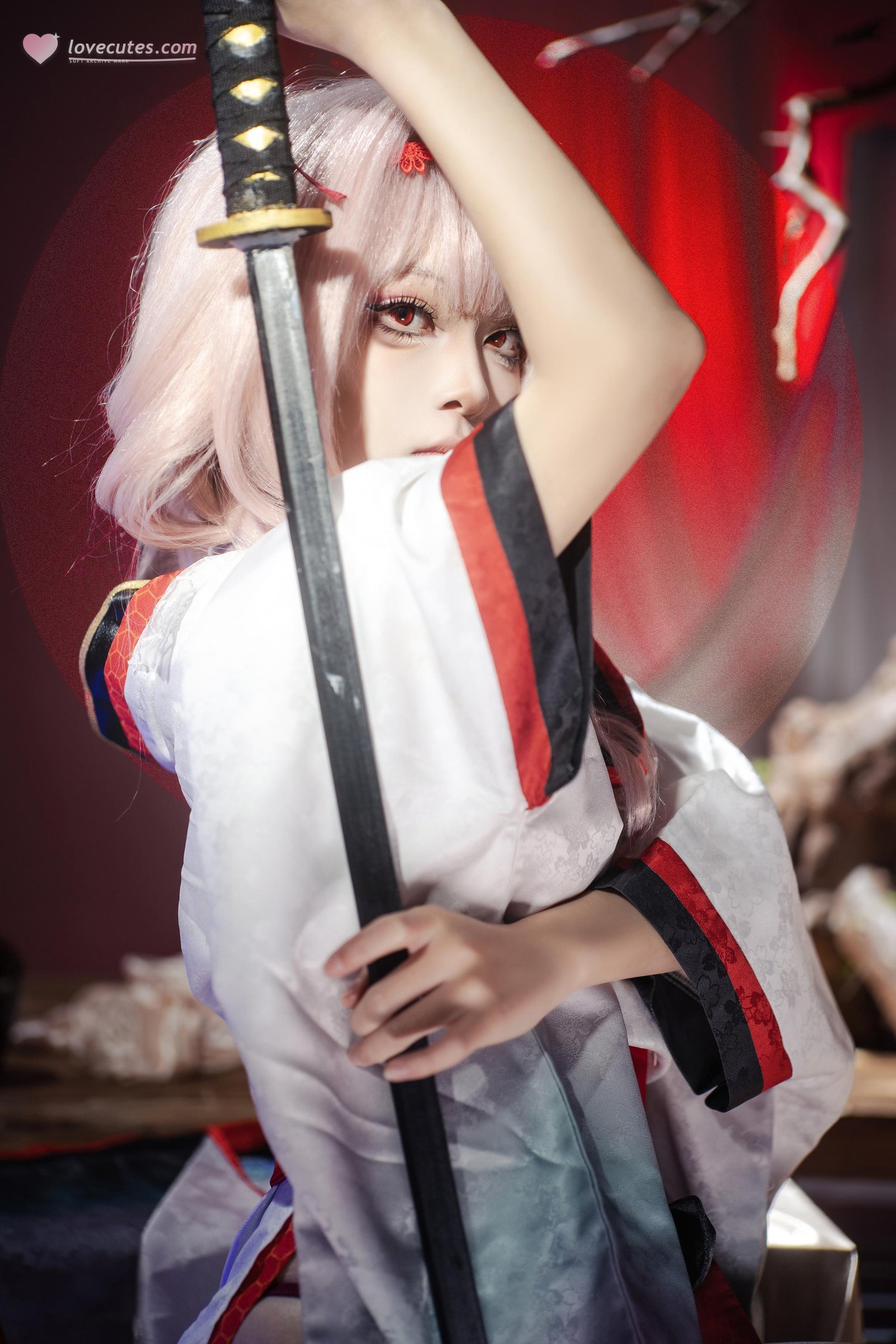 [คอสเพลย์] ยั่วเลี่ยน - Nikke ผู้หญิงแห่งชัยชนะ ดำลิน: ผมขาวและกระโปรงเปิดข้างสวยงาม 30P