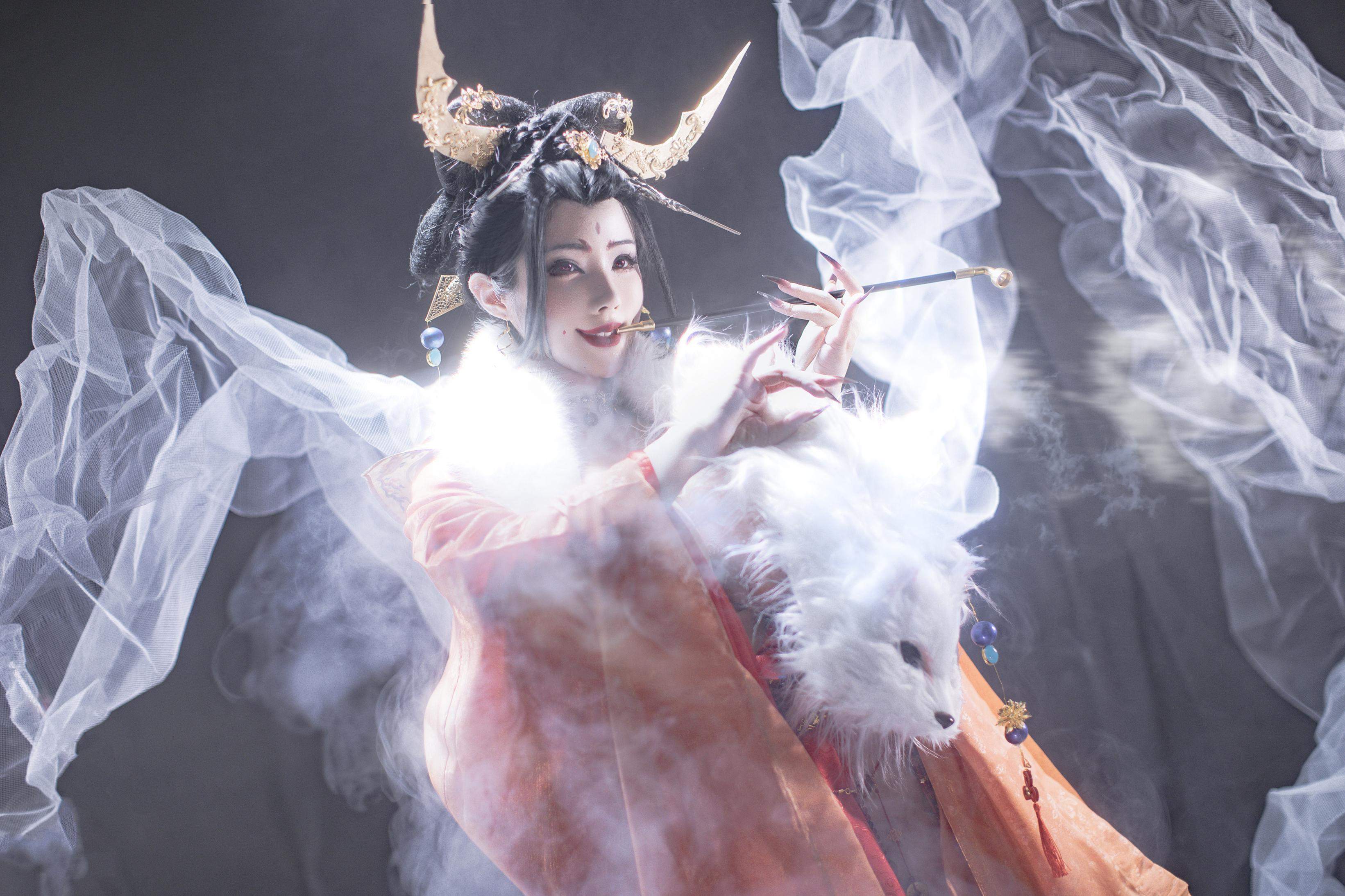 [cosplay] 钛合金TiTi - 无常狐：烟雾缭绕下的狐系古风造型 妖冶冷艳气质与华丽服饰呈现 91P