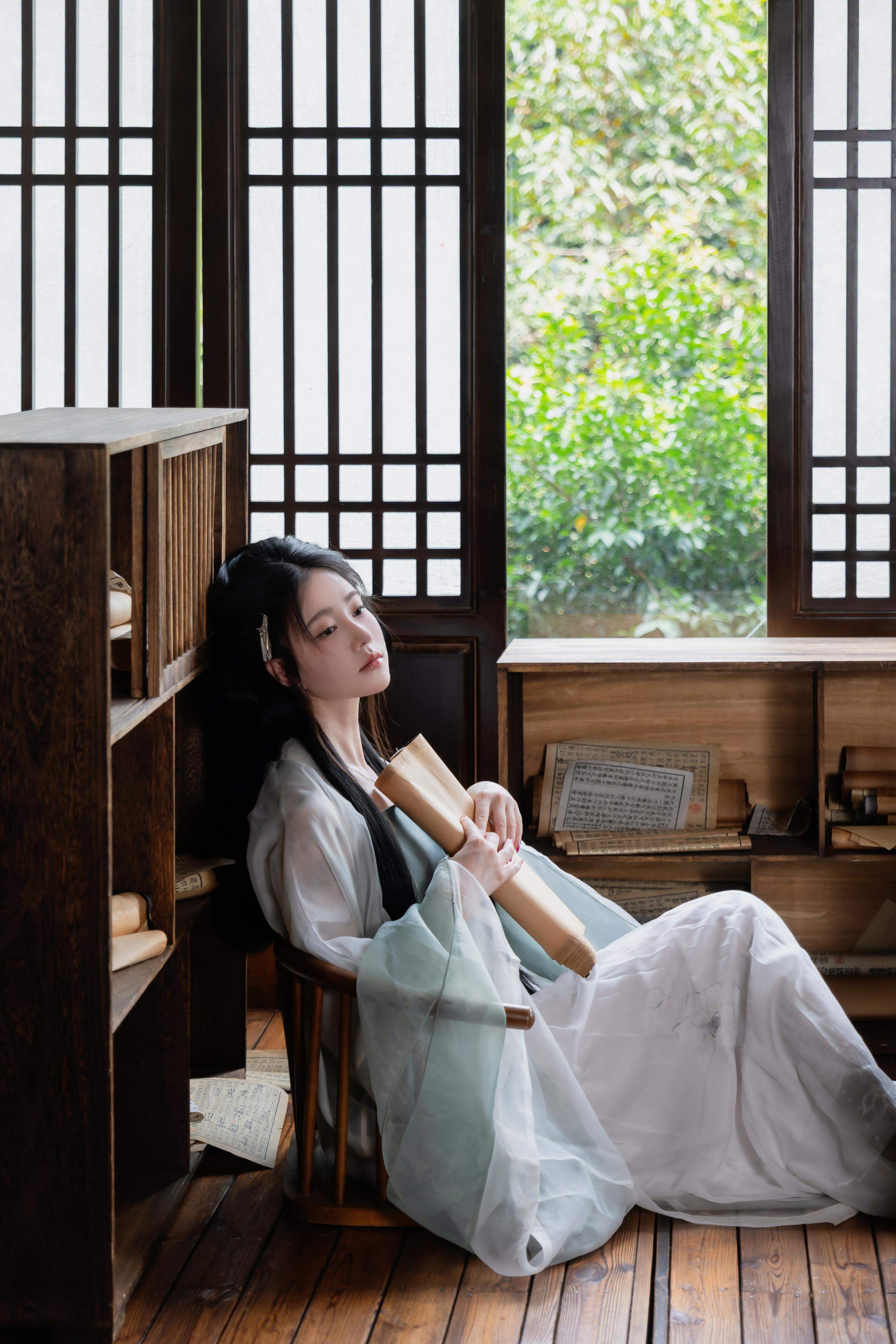 [Ảnh] Nnian - 浣溪沙: Áo Gấm Mỏng Manh, Vẻ Đẹp Quyến Rũ Từ Cửa Sổ Gỗ, Phong Cách Cổ Điển 80P