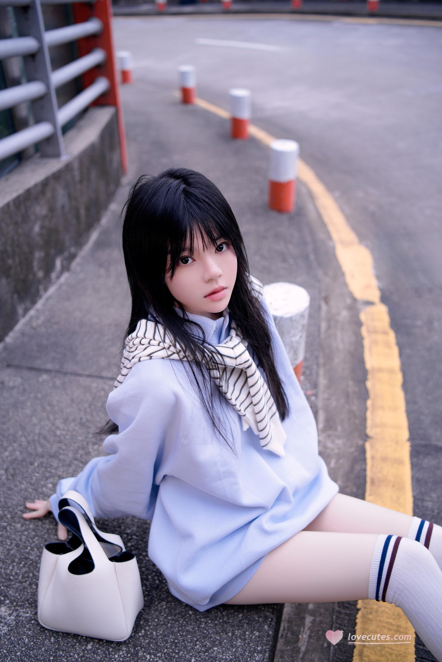 [写真] 桜桃喵 - 蓝：海边街拍蓝色卫衣 白袜美腿清纯写真 20P