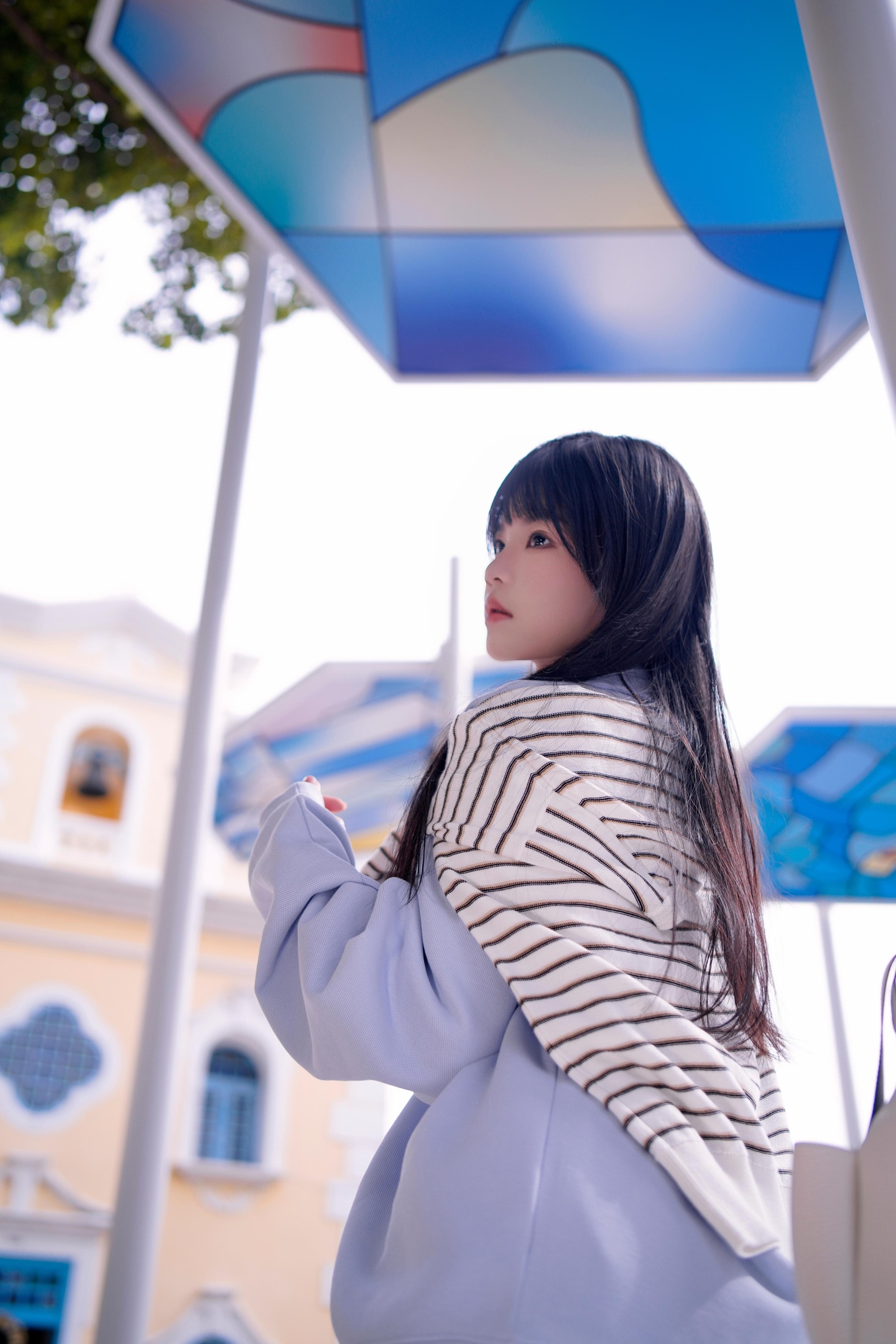 [写真] 桜桃喵 - 蓝：海边街拍蓝色卫衣 白袜美腿清纯写真 20P