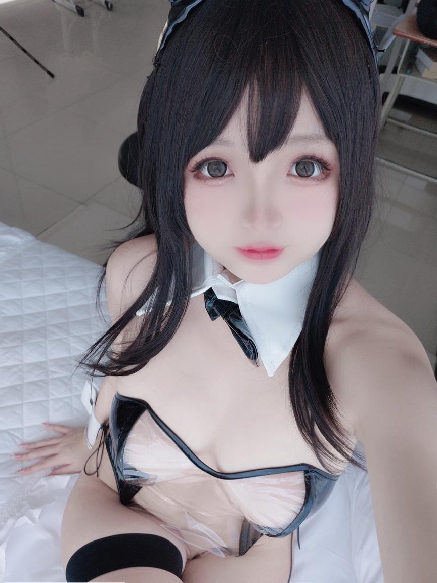 [私房] 日奈娇 - 透明兔女郎自拍：透明PVC兔女郎真空露胸 翘臀高跟自拍 40P