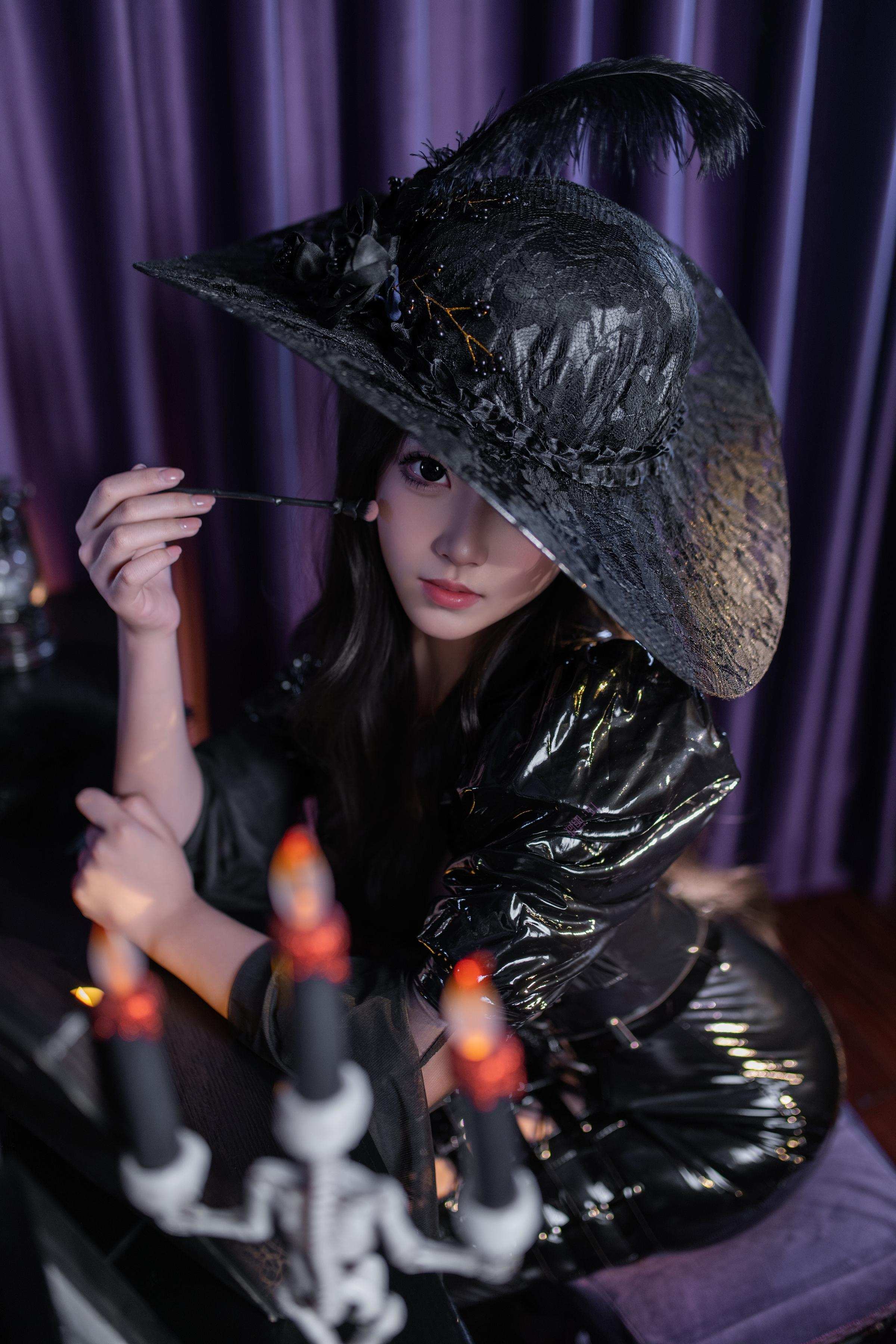 [私房] Bangni邦尼 - 莉莉丝：暗黑女巫高衩漆皮裙 露臀私密视角大尺度 82P