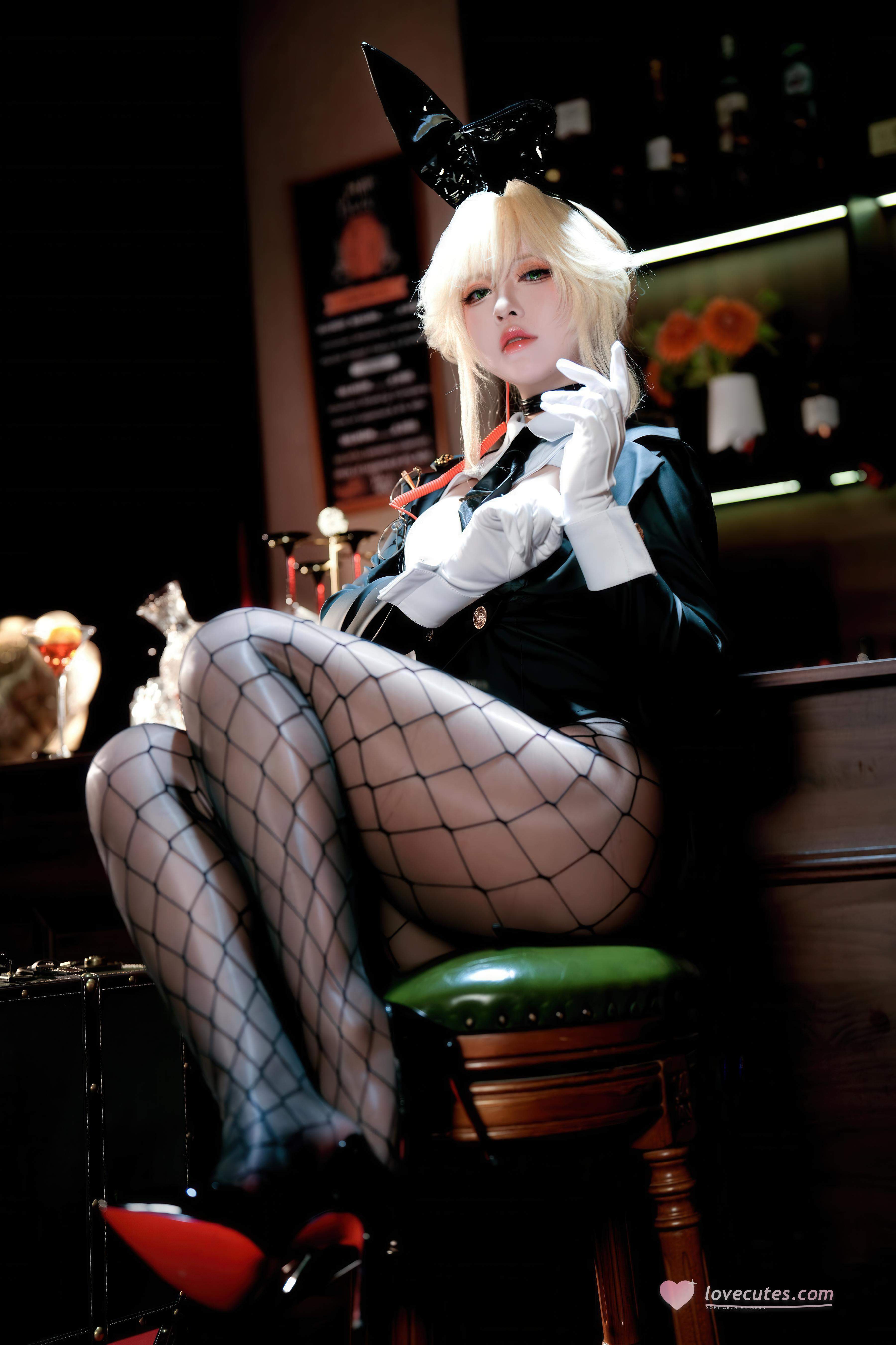 [cosplay] 半半子 - Nikke胜利女神 爱德 Agent Bunny：黑色兔女郎巨乳翘臀 网袜露臀还原 62P