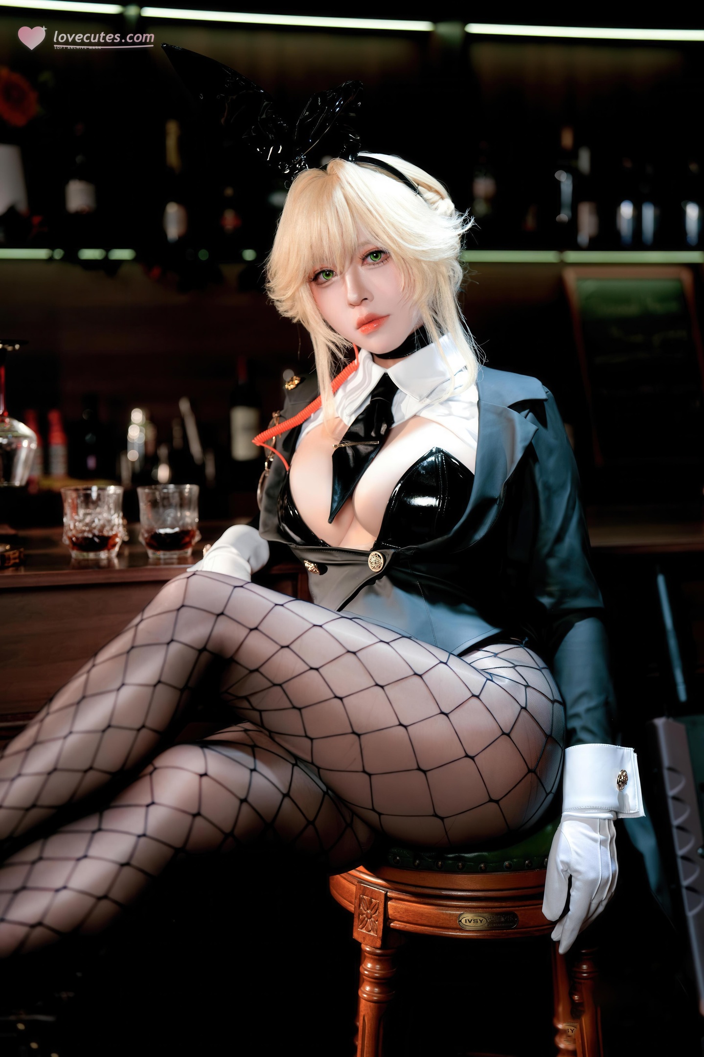 [cosplay] 半半子 - Nikke胜利女神 爱德 Agent Bunny：黑色兔女郎巨乳翘臀 网袜露臀还原 62P