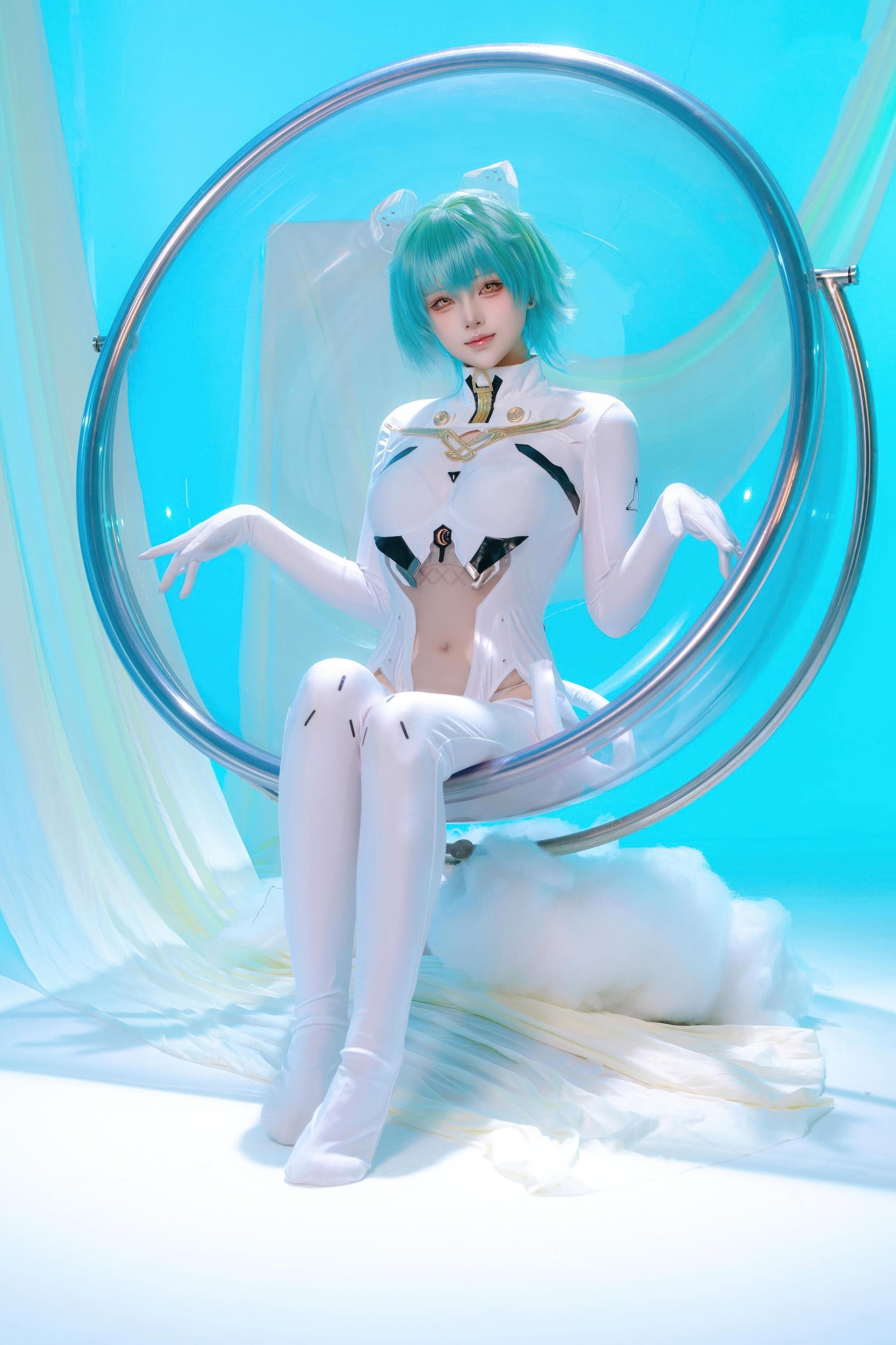 '[cosplay] 屿鱼 - 碧蓝航线 Na-xi-mô-phu·Hải quân thượng tướng: Tóc ngắn xanh lam, bodysuit trắng, vòng một quyến rũ, chân dài 45P'