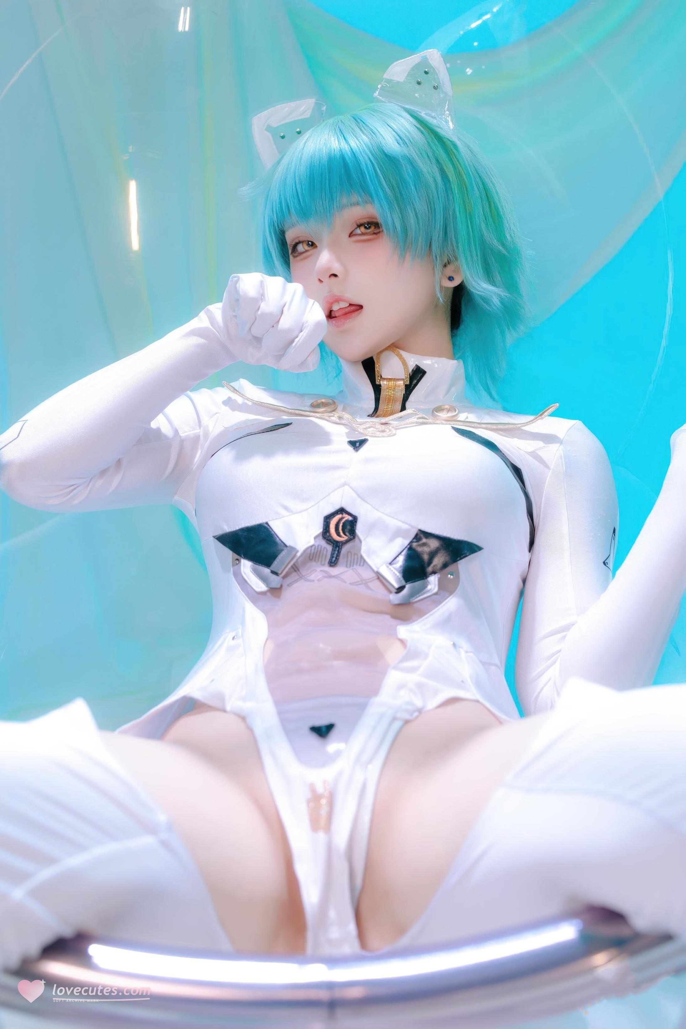 '[cosplay] 屿鱼 - 碧蓝航线 Na-xi-mô-phu·Hải quân thượng tướng: Tóc ngắn xanh lam, bodysuit trắng, vòng một quyến rũ, chân dài 45P'