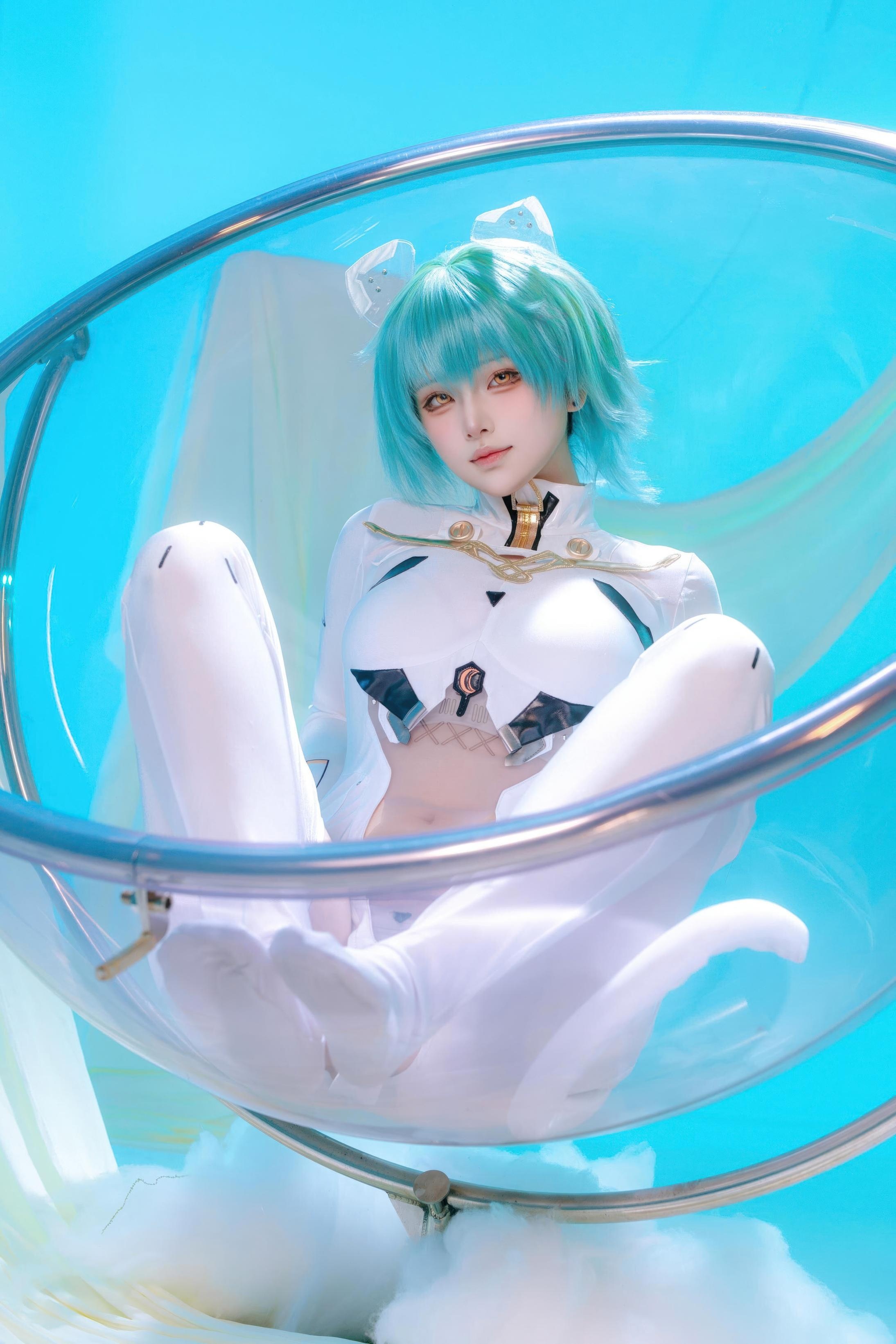 [Cosplay] Yuy Fish - Azur Lane Admiral Nakhimov: Blue-Green Short Hair, White Bodysuit, Stunning Curves, 45P