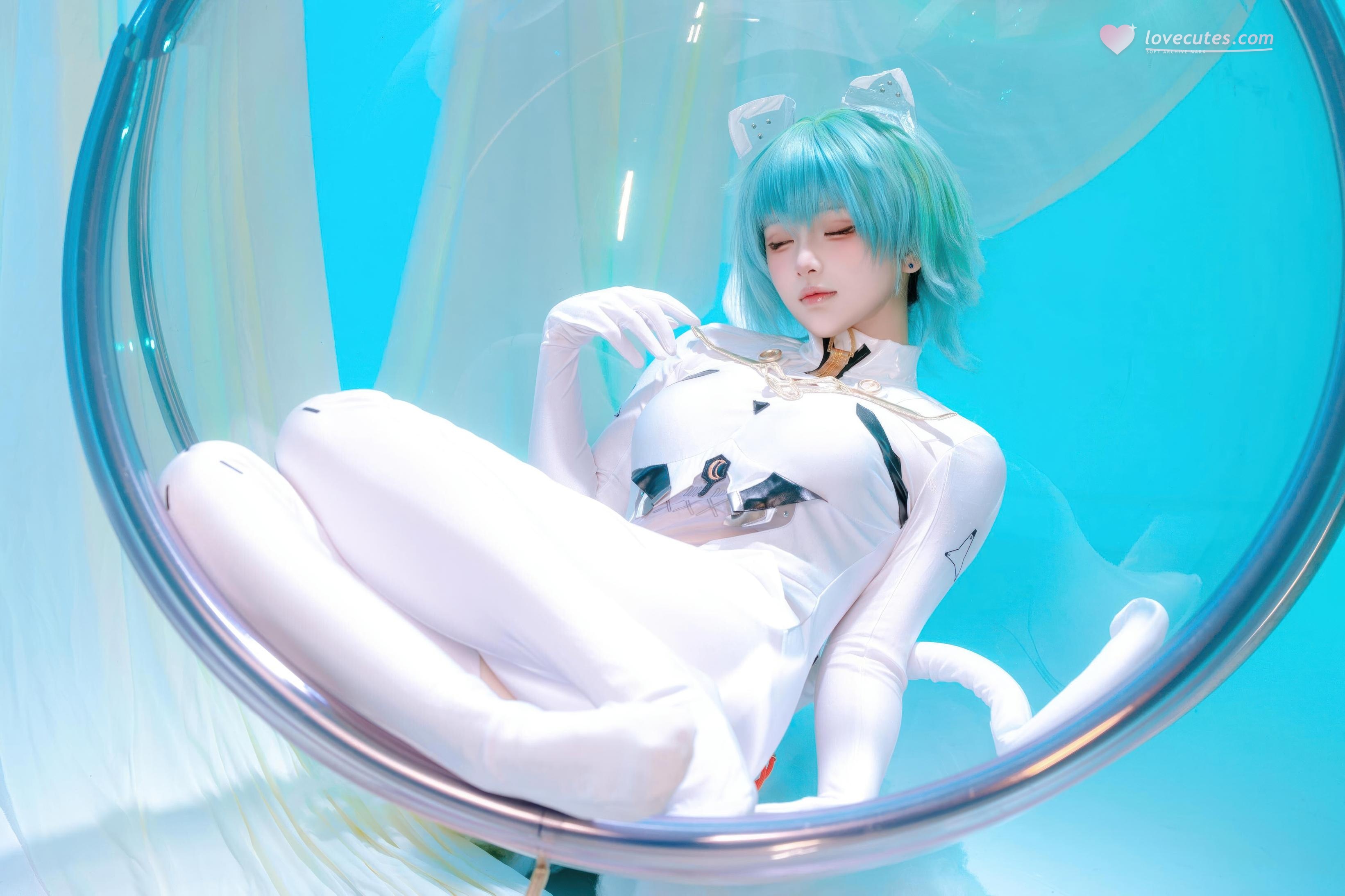 [Cosplay] Yuy Fish - Azur Lane Admiral Nakhimov: Blue-Green Short Hair, White Bodysuit, Stunning Curves, 45P