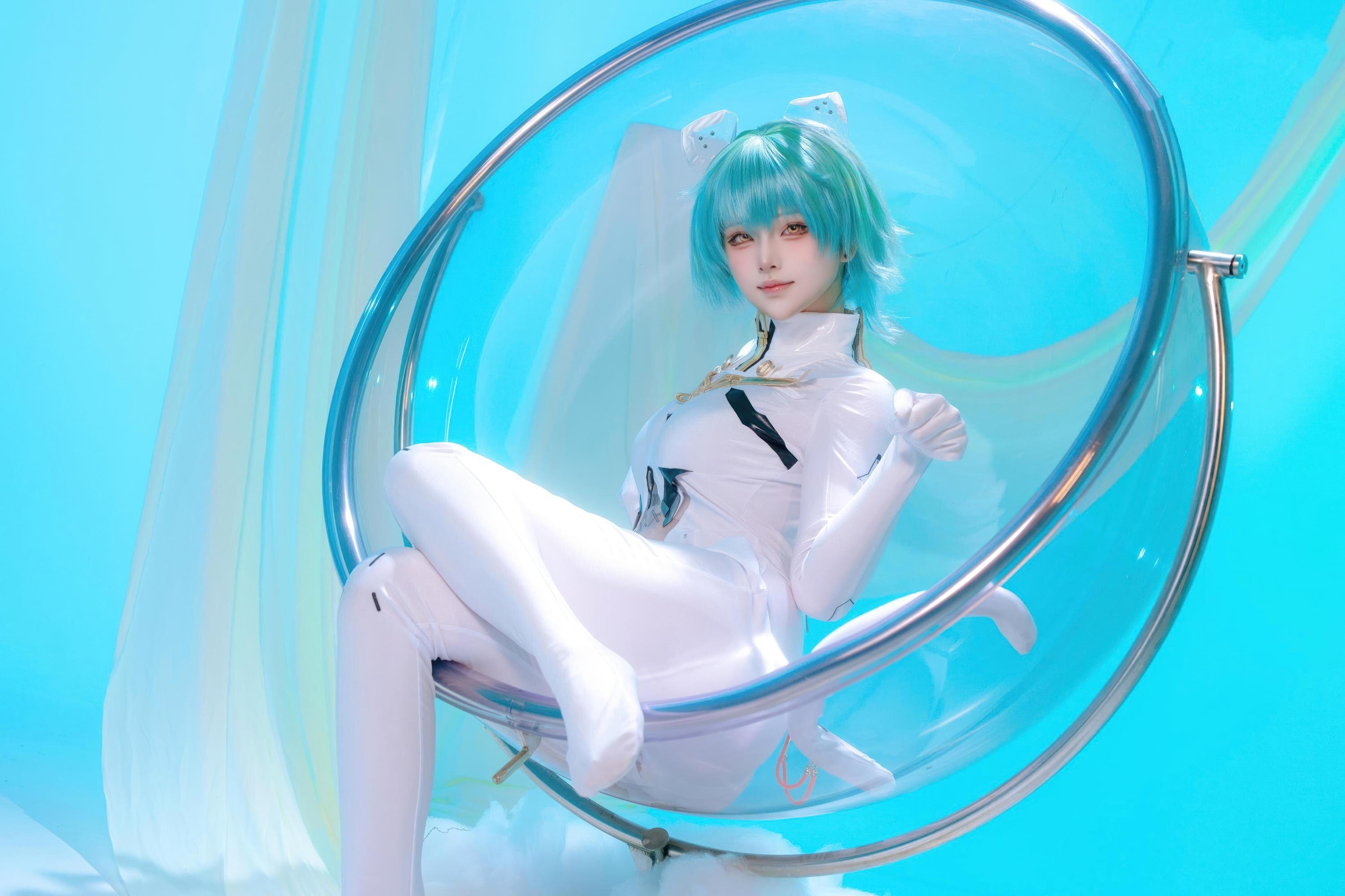 [Cosplay] Yuy Fish - Azur Lane Admiral Nakhimov: Blue-Green Short Hair, White Bodysuit, Stunning Curves, 45P