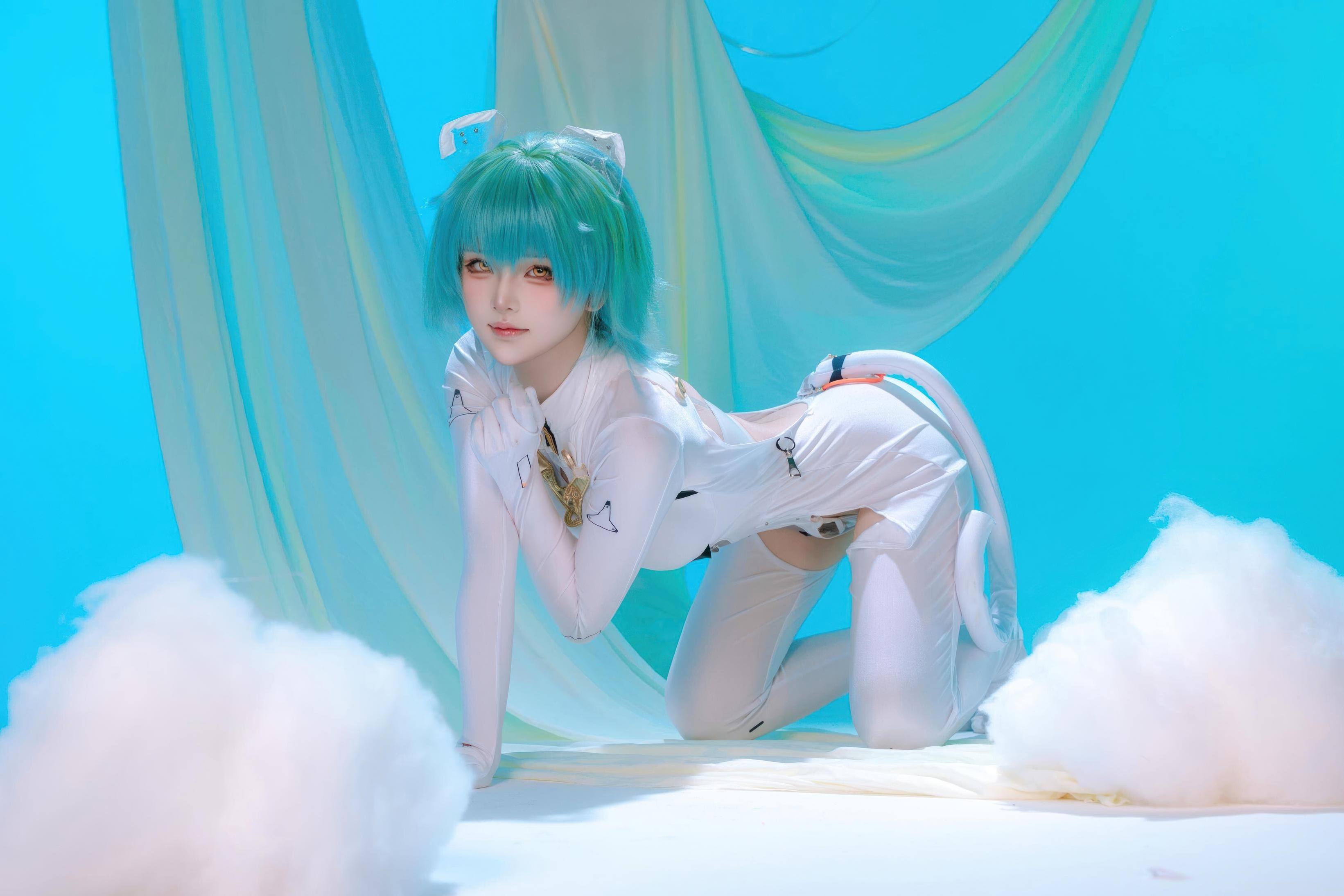 [Cosplay] Yuy Fish - Azur Lane Admiral Nakhimov: Blue-Green Short Hair, White Bodysuit, Stunning Curves, 45P
