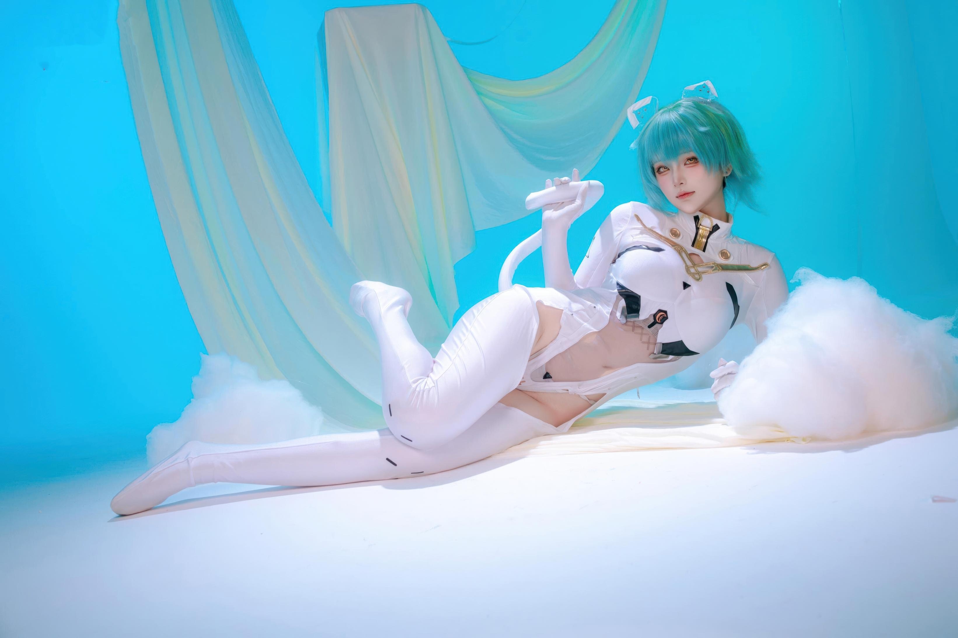 [Cosplay] Yuy Fish - Azur Lane Admiral Nakhimov: Blue-Green Short Hair, White Bodysuit, Stunning Curves, 45P
