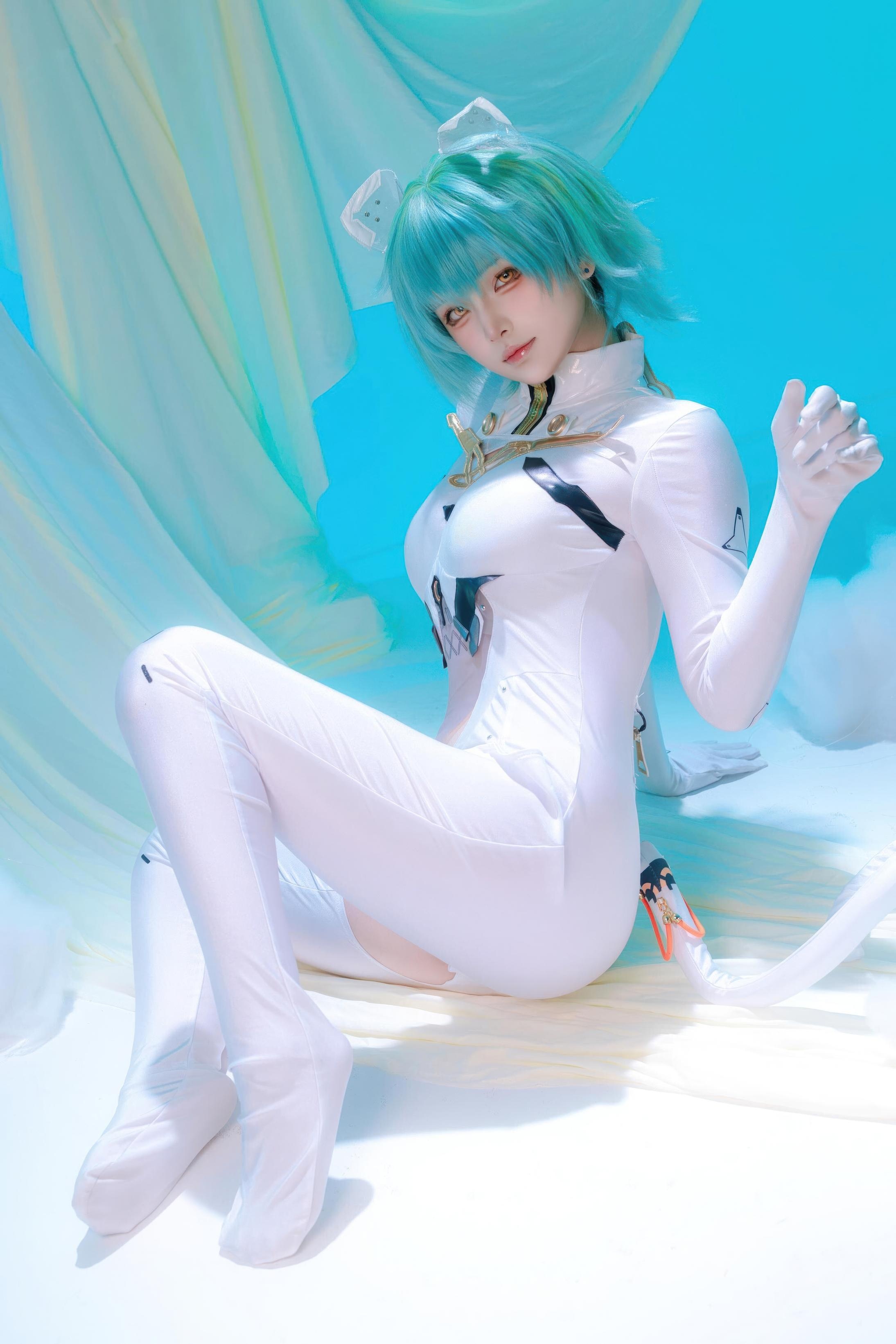 [Cosplay] Yuy Fish - Azur Lane Admiral Nakhimov: Blue-Green Short Hair, White Bodysuit, Stunning Curves, 45P