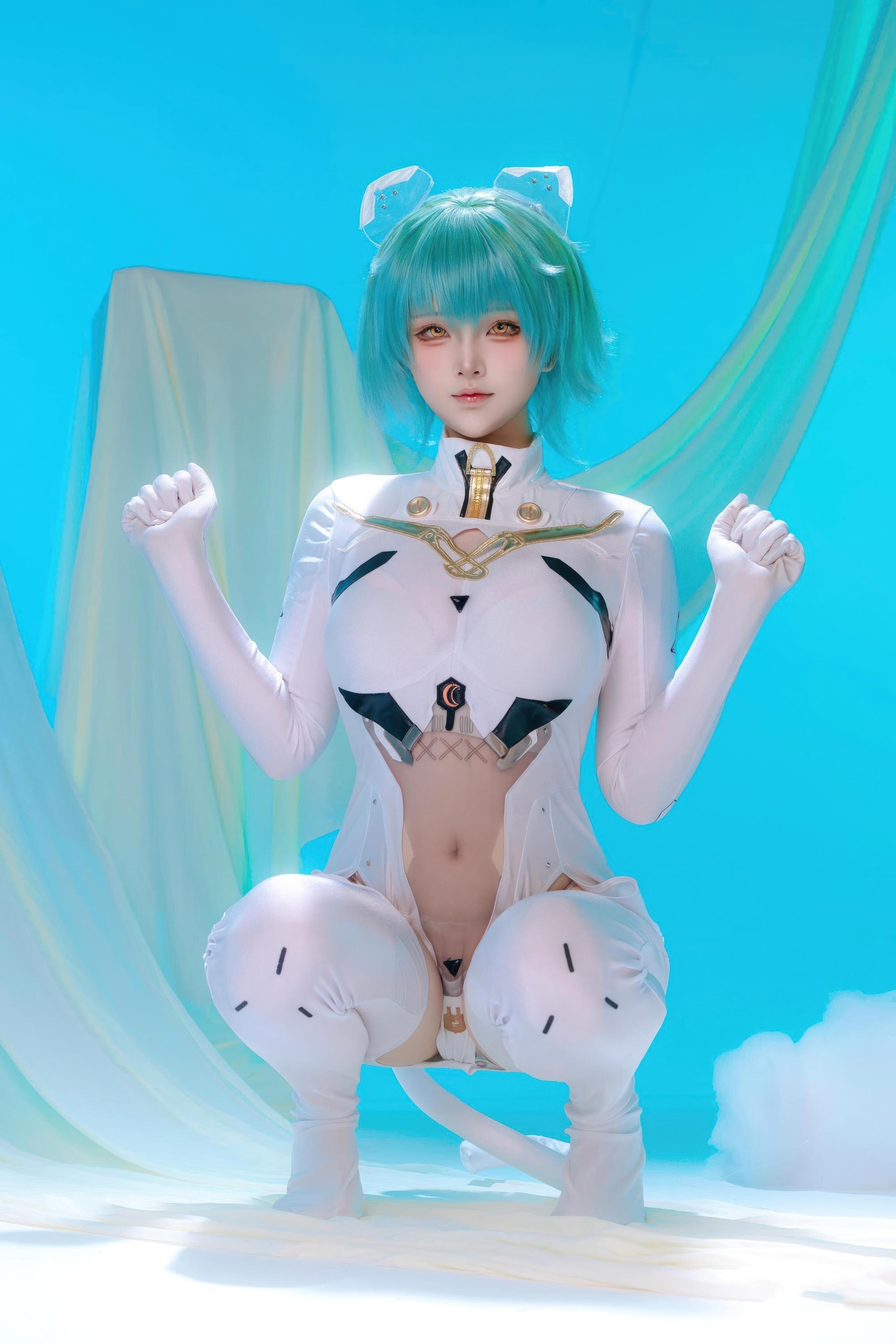 [Cosplay] Yuy Fish - Azur Lane Admiral Nakhimov: Blue-Green Short Hair, White Bodysuit, Stunning Curves, 45P