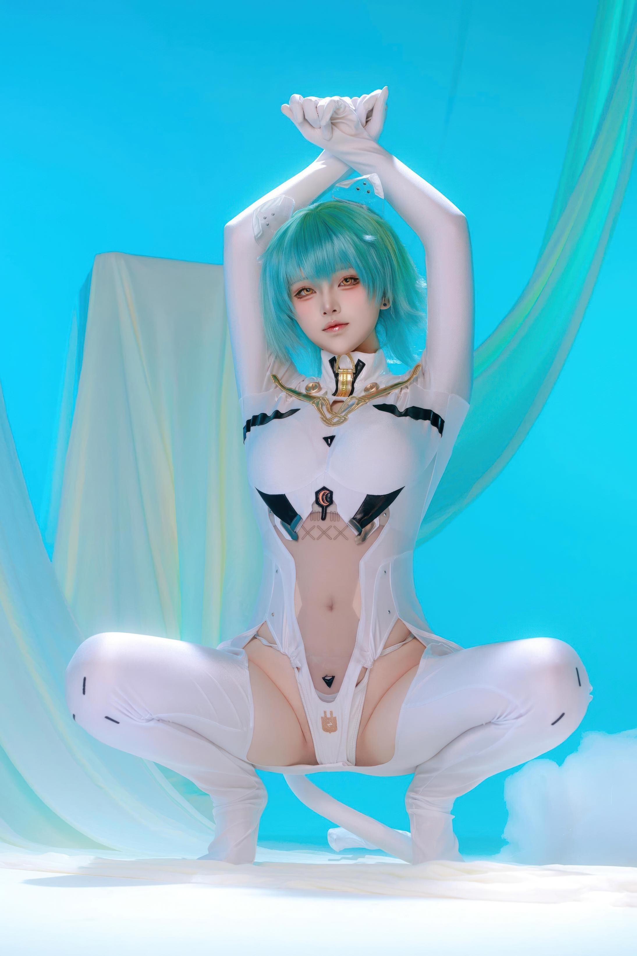 [Cosplay] Yuy Fish - Azur Lane Admiral Nakhimov: Blue-Green Short Hair, White Bodysuit, Stunning Curves, 45P