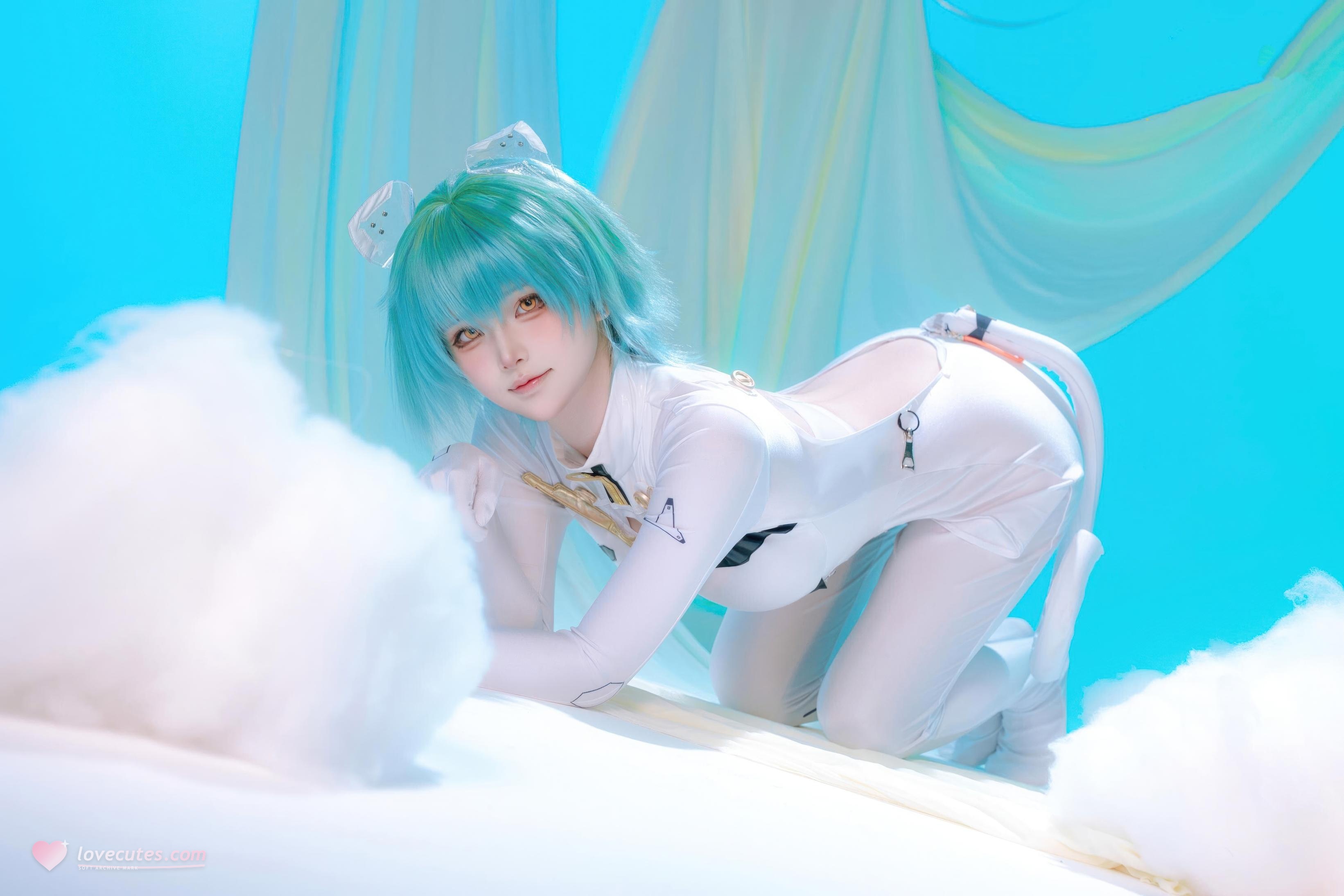 [Cosplay] Yuy Fish - Azur Lane Admiral Nakhimov: Blue-Green Short Hair, White Bodysuit, Stunning Curves, 45P