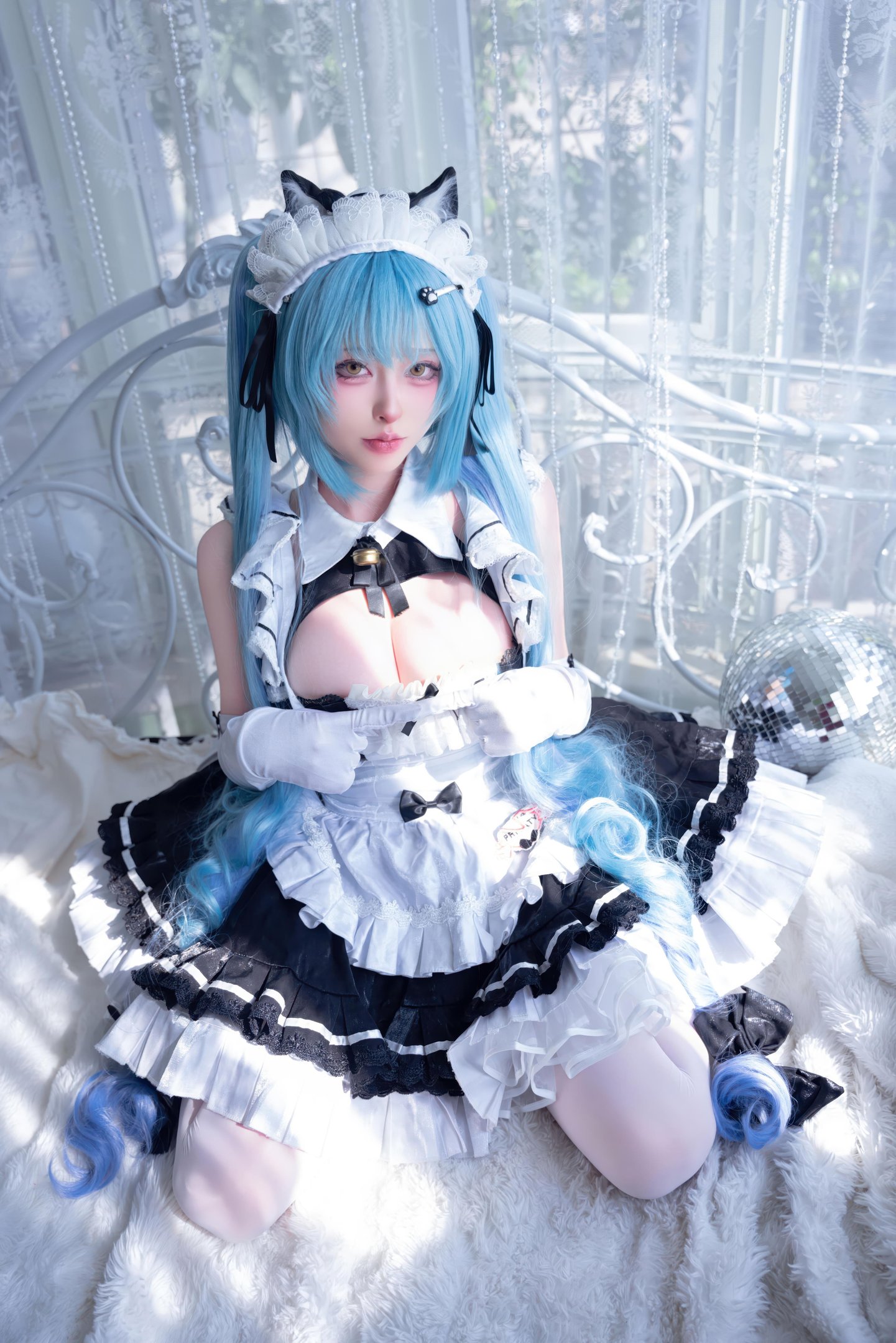 '[cosplay] 清水由乃 - Nikke Thần Nữ Chiến Thắng Purivati: Người Hầu Mèo Tai Xanh Tóc Xanh, Tất Trắng Hở Điểm 85P1V'
