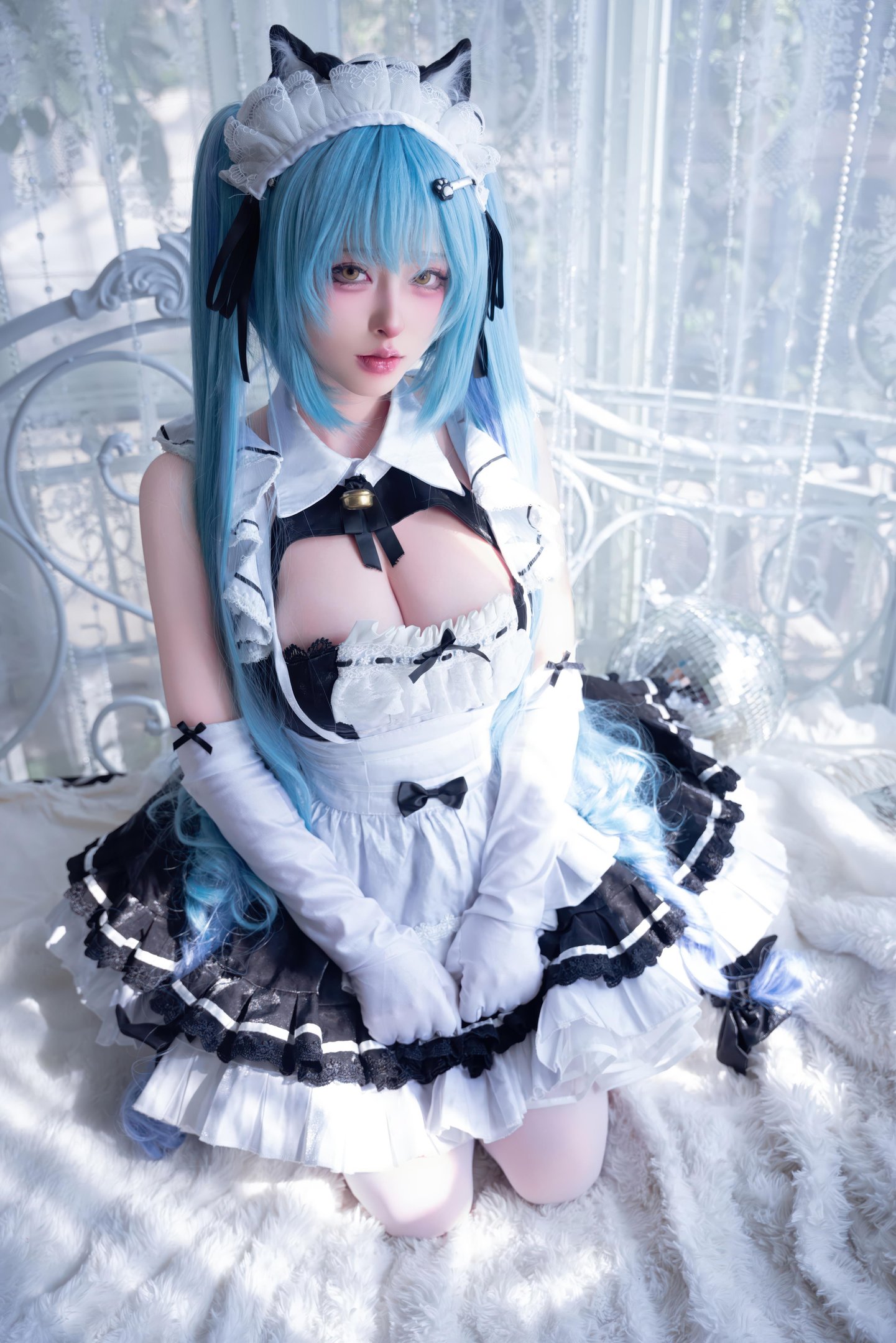 '[cosplay] 清水由乃 - Nikke Thần Nữ Chiến Thắng Purivati: Người Hầu Mèo Tai Xanh Tóc Xanh, Tất Trắng Hở Điểm 85P1V'