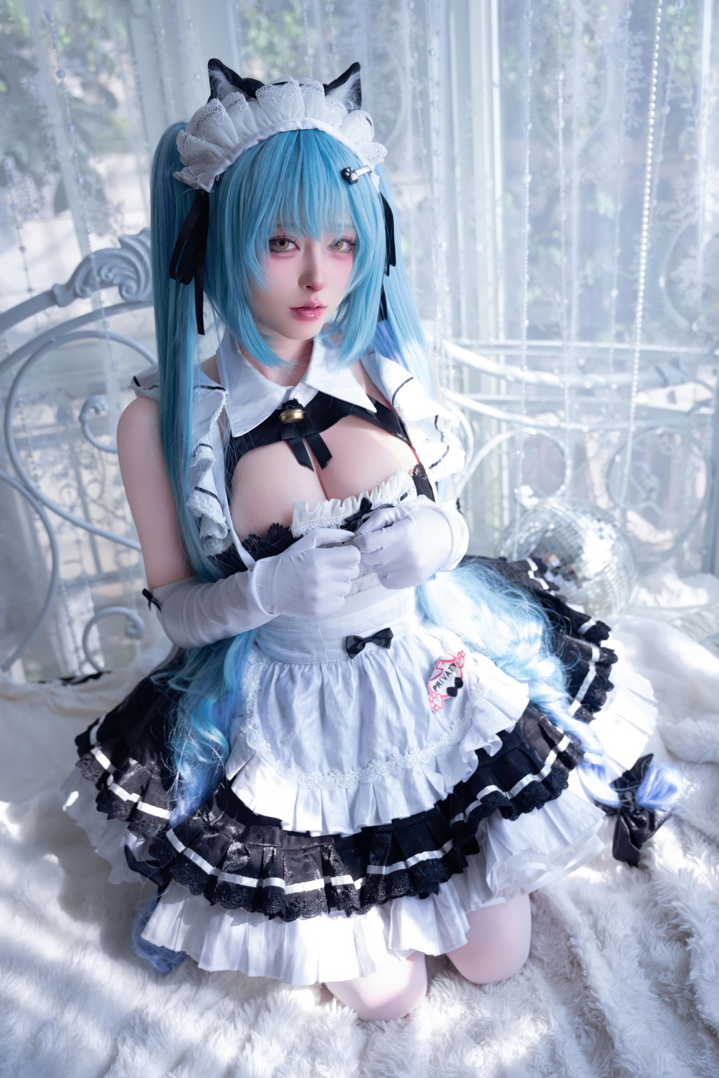 '[cosplay] 清水由乃 - Nikke Thần Nữ Chiến Thắng Purivati: Người Hầu Mèo Tai Xanh Tóc Xanh, Tất Trắng Hở Điểm 85P1V'