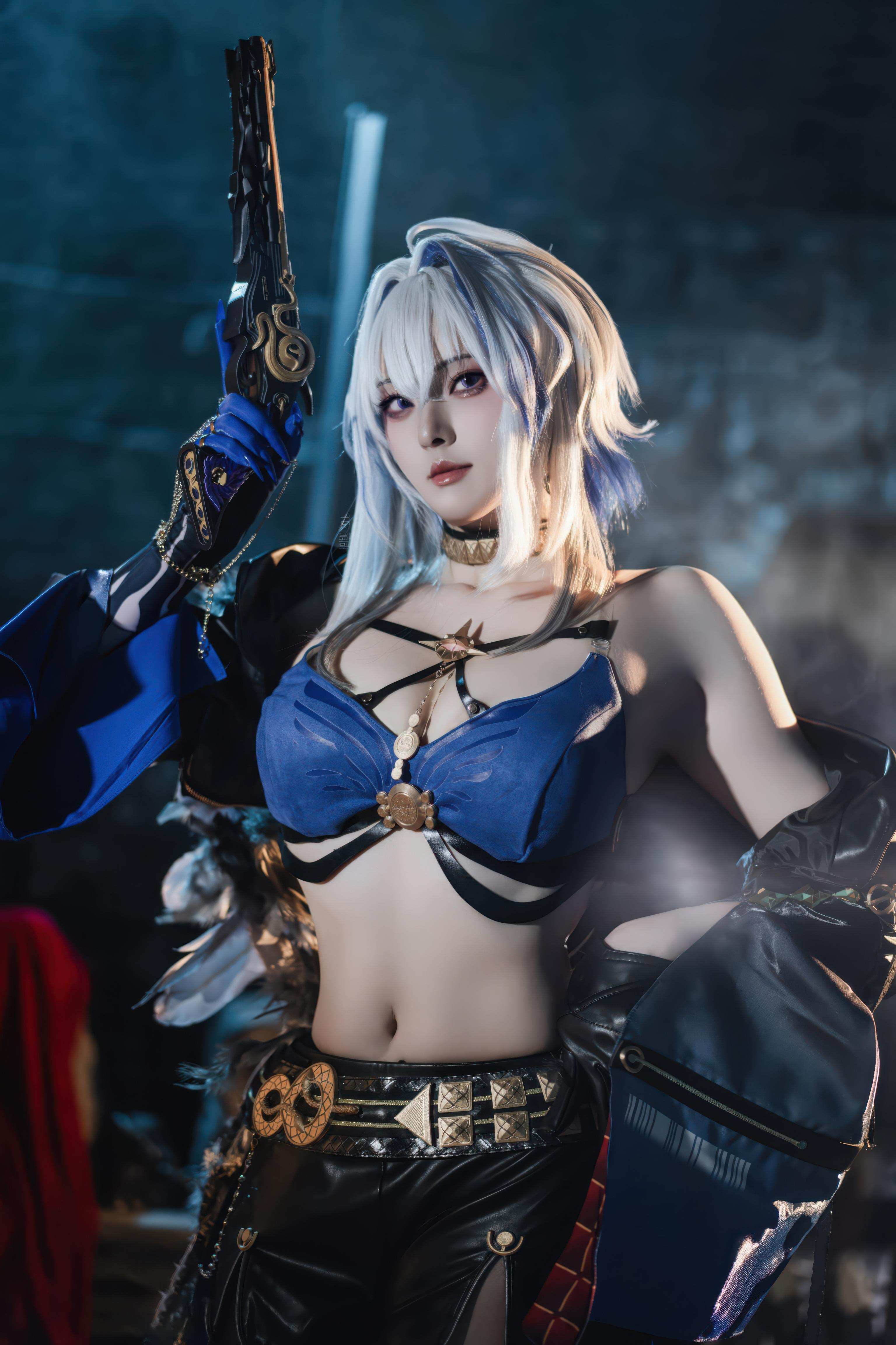 [cosplay] Natsuko夏夏子 - 鸣潮 嘉贝莉娜：蓝黑战损黑丝高衩 露臀大尺度还原 75P