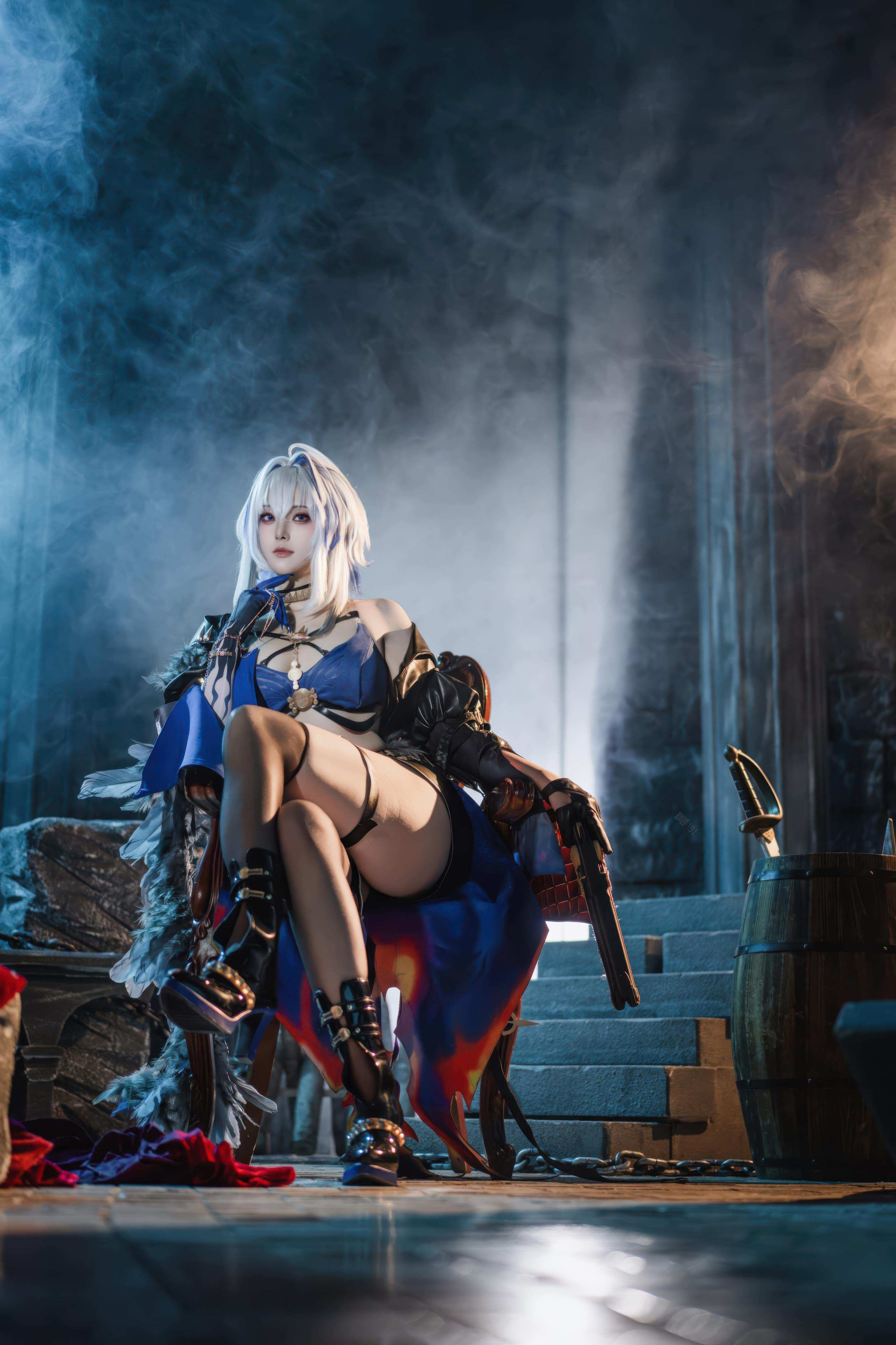 [cosplay] Natsuko夏夏子 - 鸣潮 嘉贝莉娜：蓝黑战损黑丝高衩 露臀大尺度还原 75P