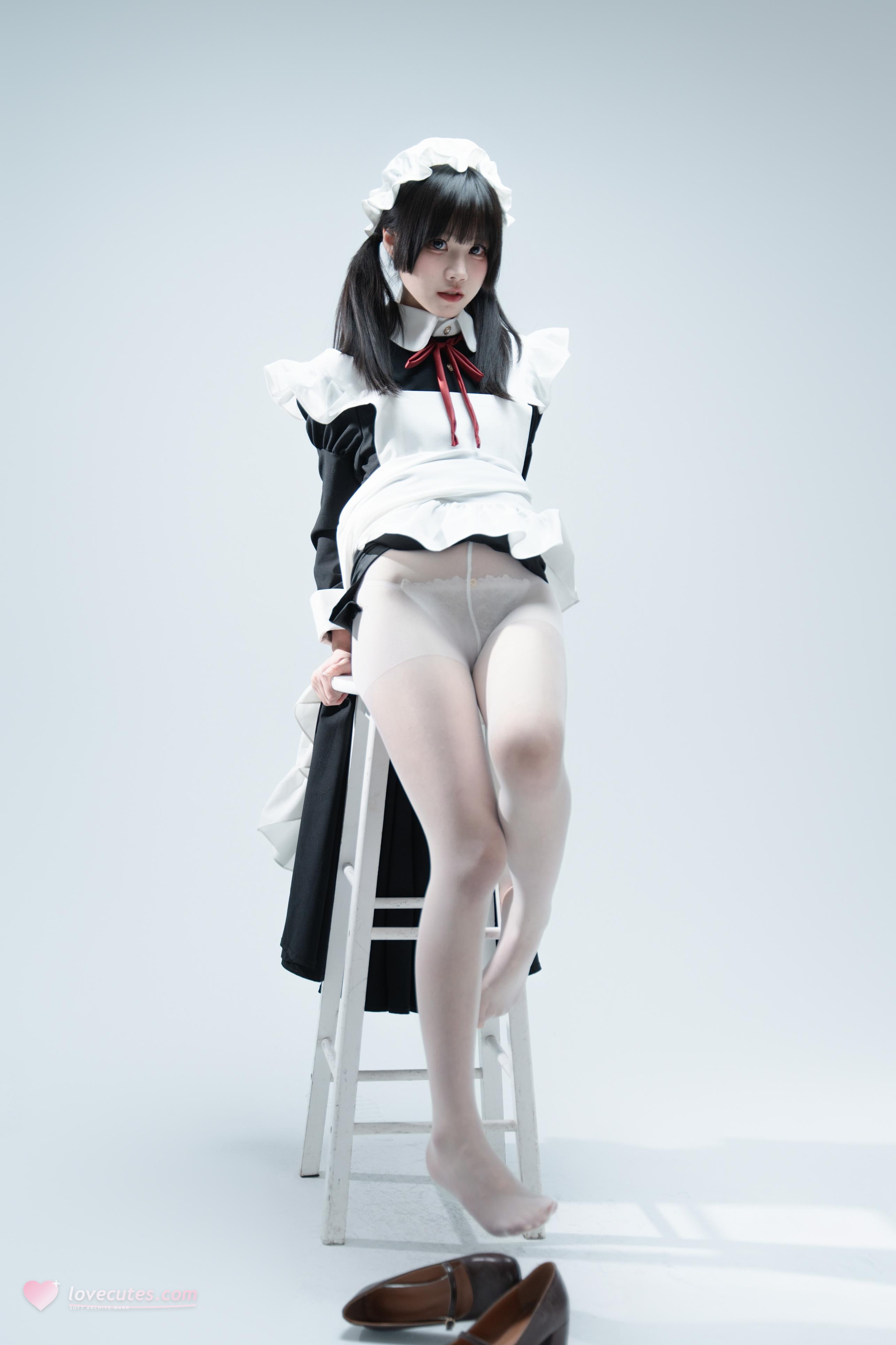 [写真] 清水凪 - 傲娇メイドの食べ方ガイド：黒髪ツインテールメイド服 美脚肉絲 106P