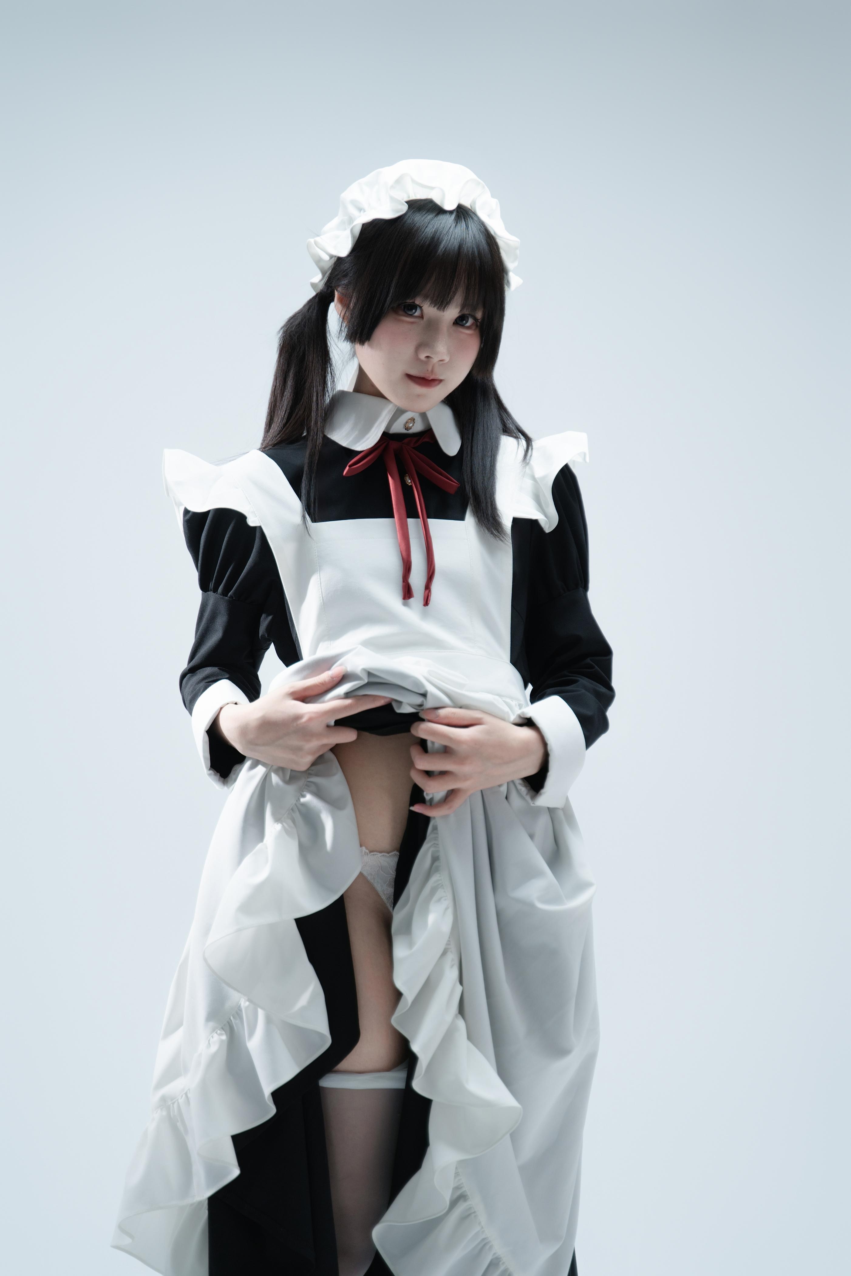 [写真] 清水凪 - 傲娇メイドの食べ方ガイド：黒髪ツインテールメイド服 美脚肉絲 106P