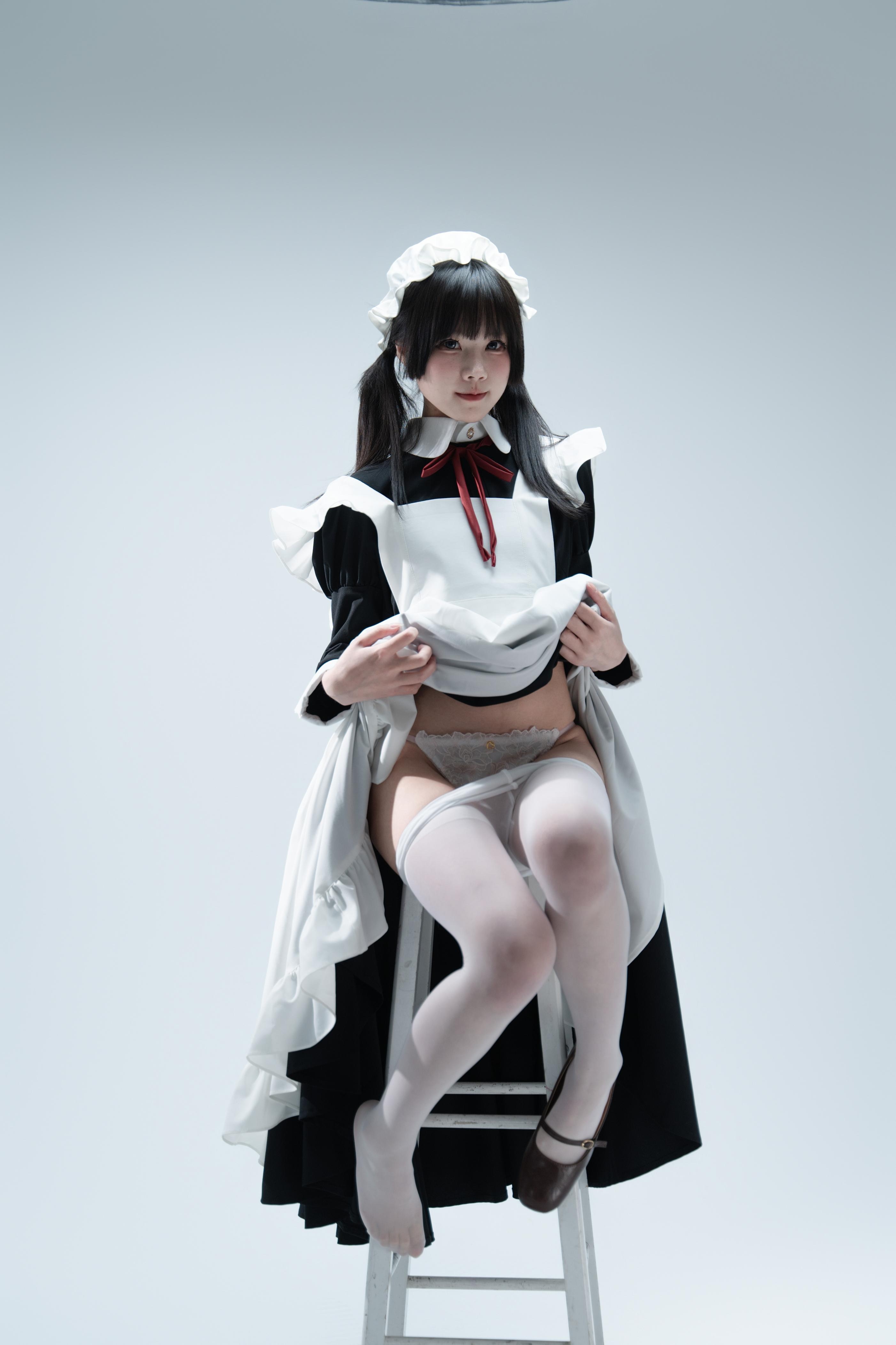 [写真] 清水凪 - 傲娇メイドの食べ方ガイド：黒髪ツインテールメイド服 美脚肉絲 106P