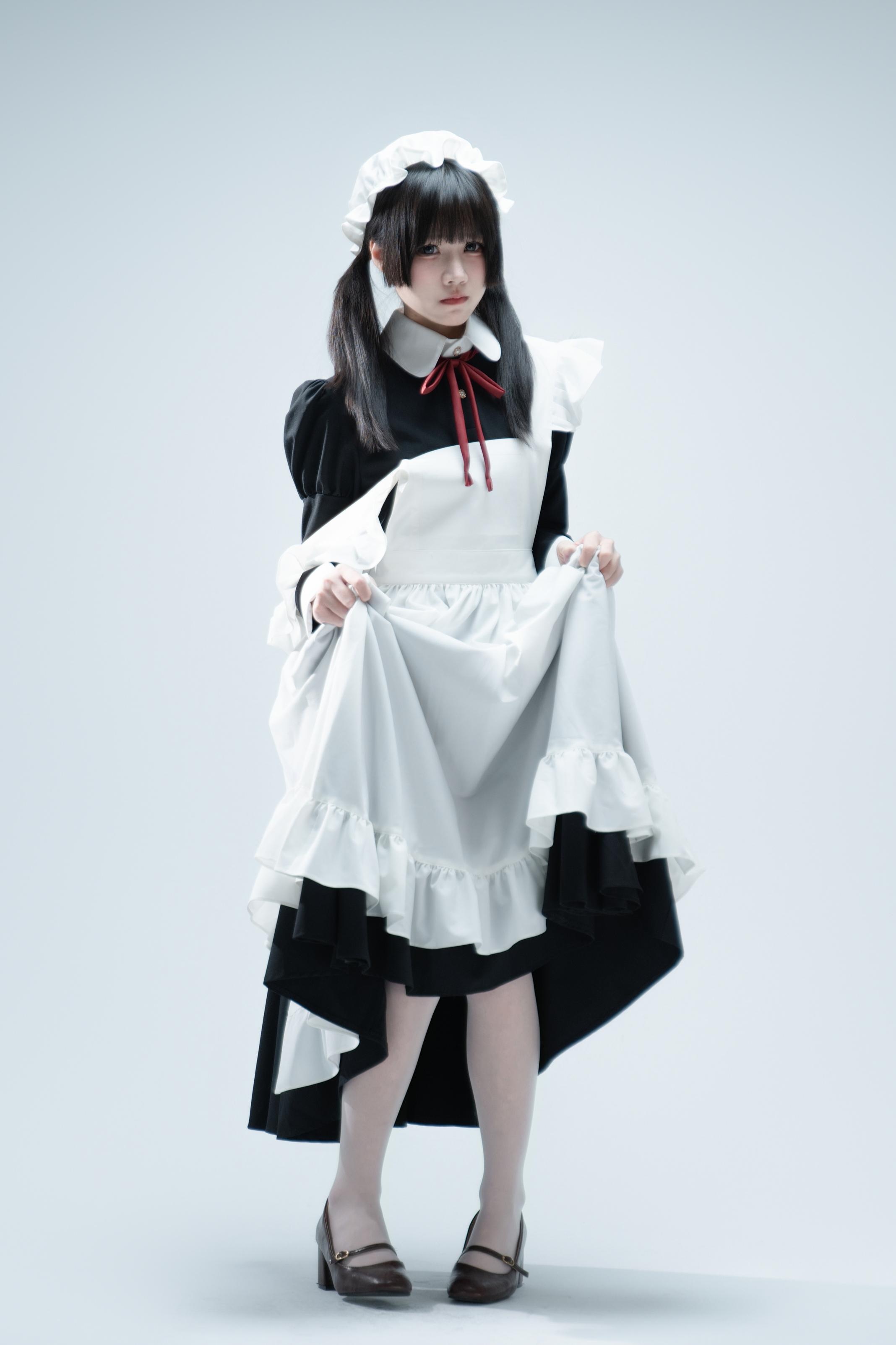 [写真] 清水凪 - 傲娇メイドの食べ方ガイド：黒髪ツインテールメイド服 美脚肉絲 106P