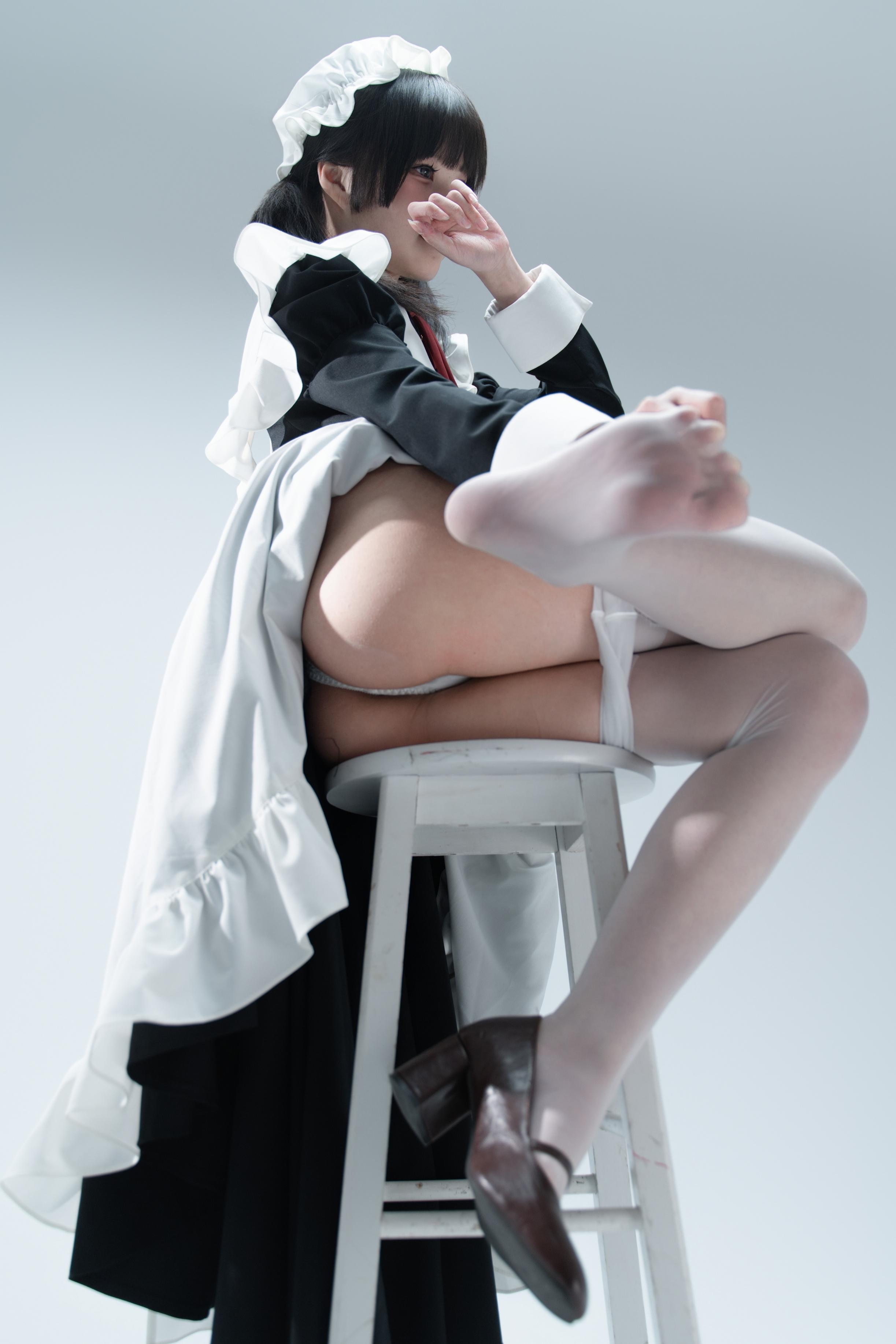 [写真] 清水凪 - 傲娇メイドの食べ方ガイド：黒髪ツインテールメイド服 美脚肉絲 106P