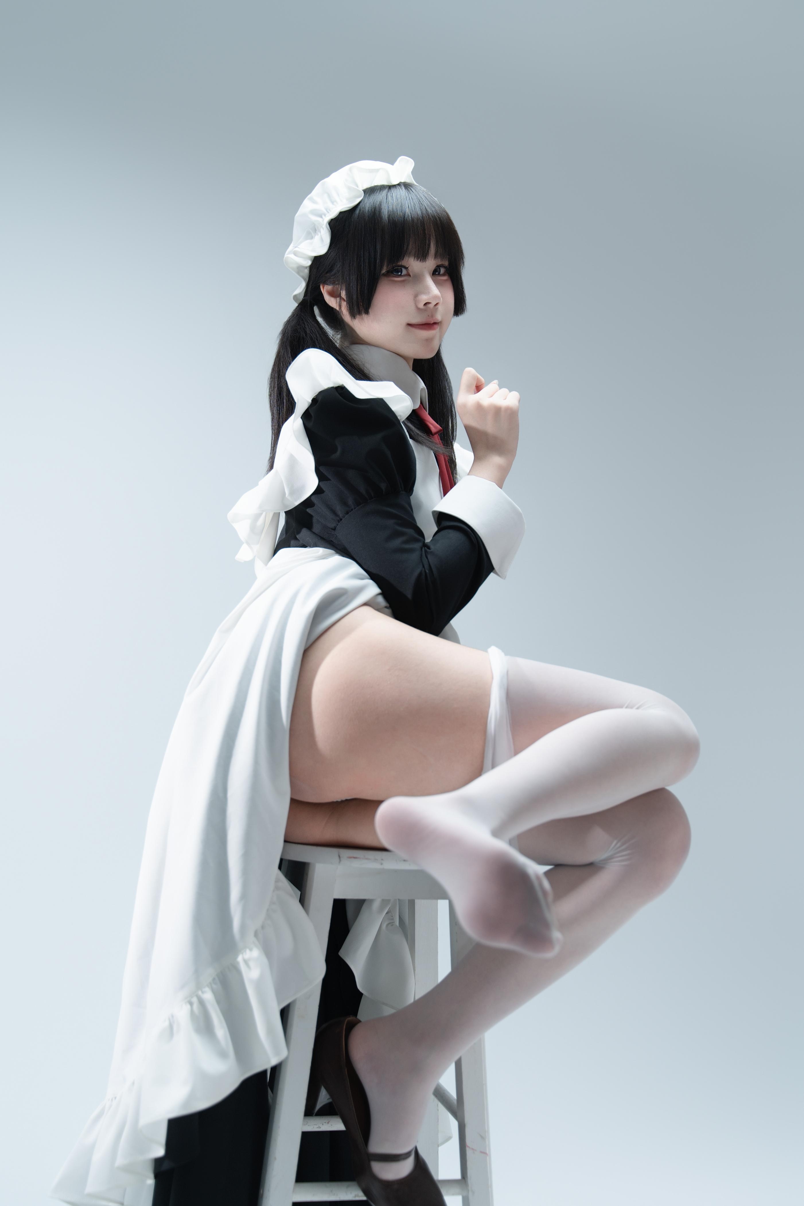 [写真] 清水凪 - 傲娇メイドの食べ方ガイド：黒髪ツインテールメイド服 美脚肉絲 106P
