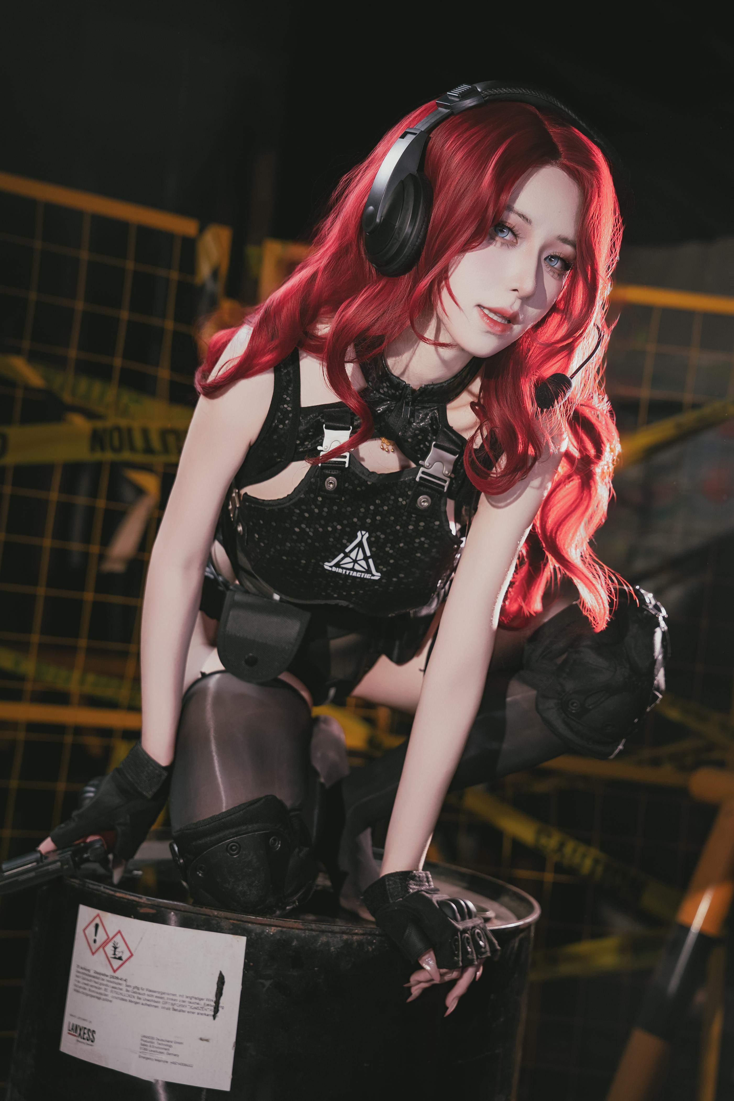 [cosplay] 双木扶苏 - 明日方舟 史尔特尔·得体社战术风：红发黑丝蕾丝内衣 美腿翘臀 60P