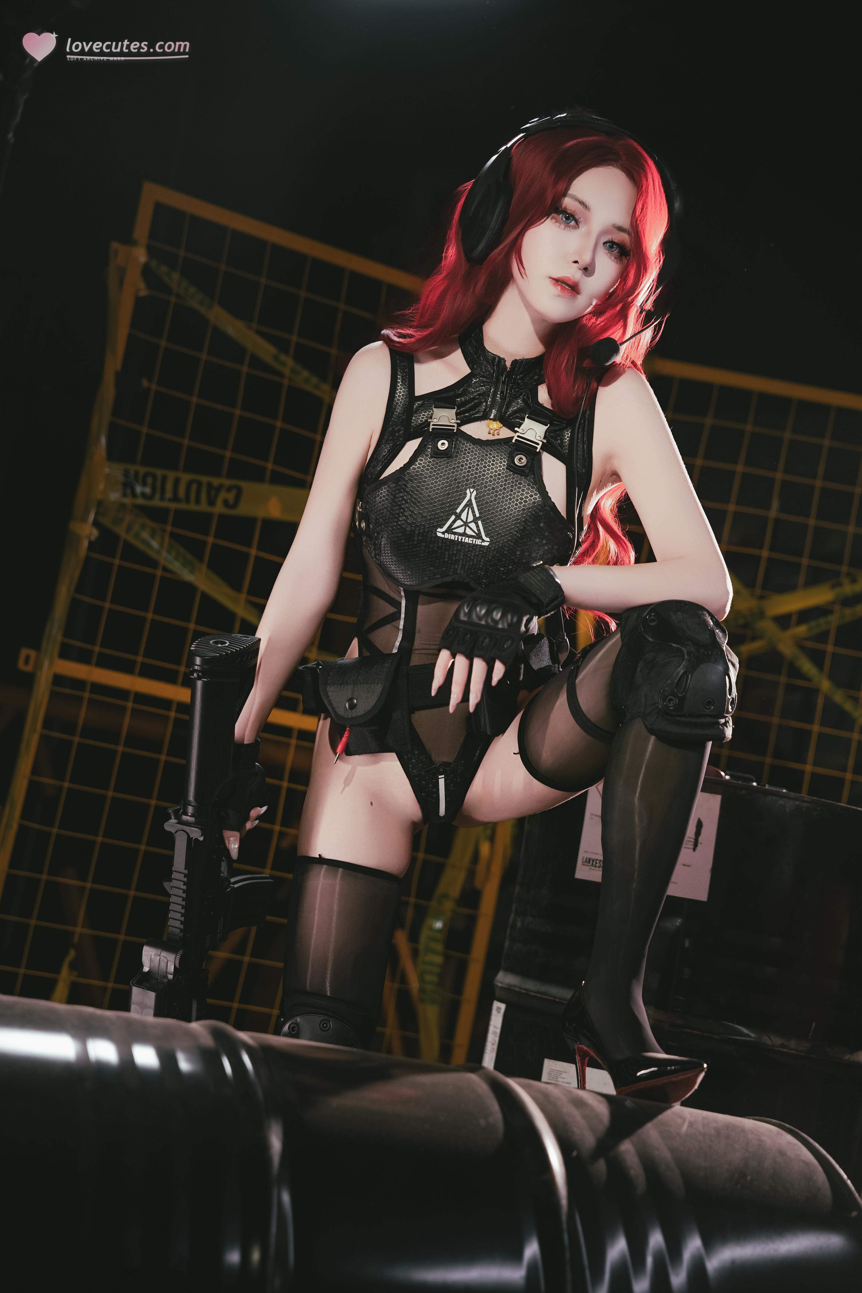 [cosplay] 双木扶苏 - 明日方舟 史尔特尔·得体社战术风：红发黑丝蕾丝内衣 美腿翘臀 60P