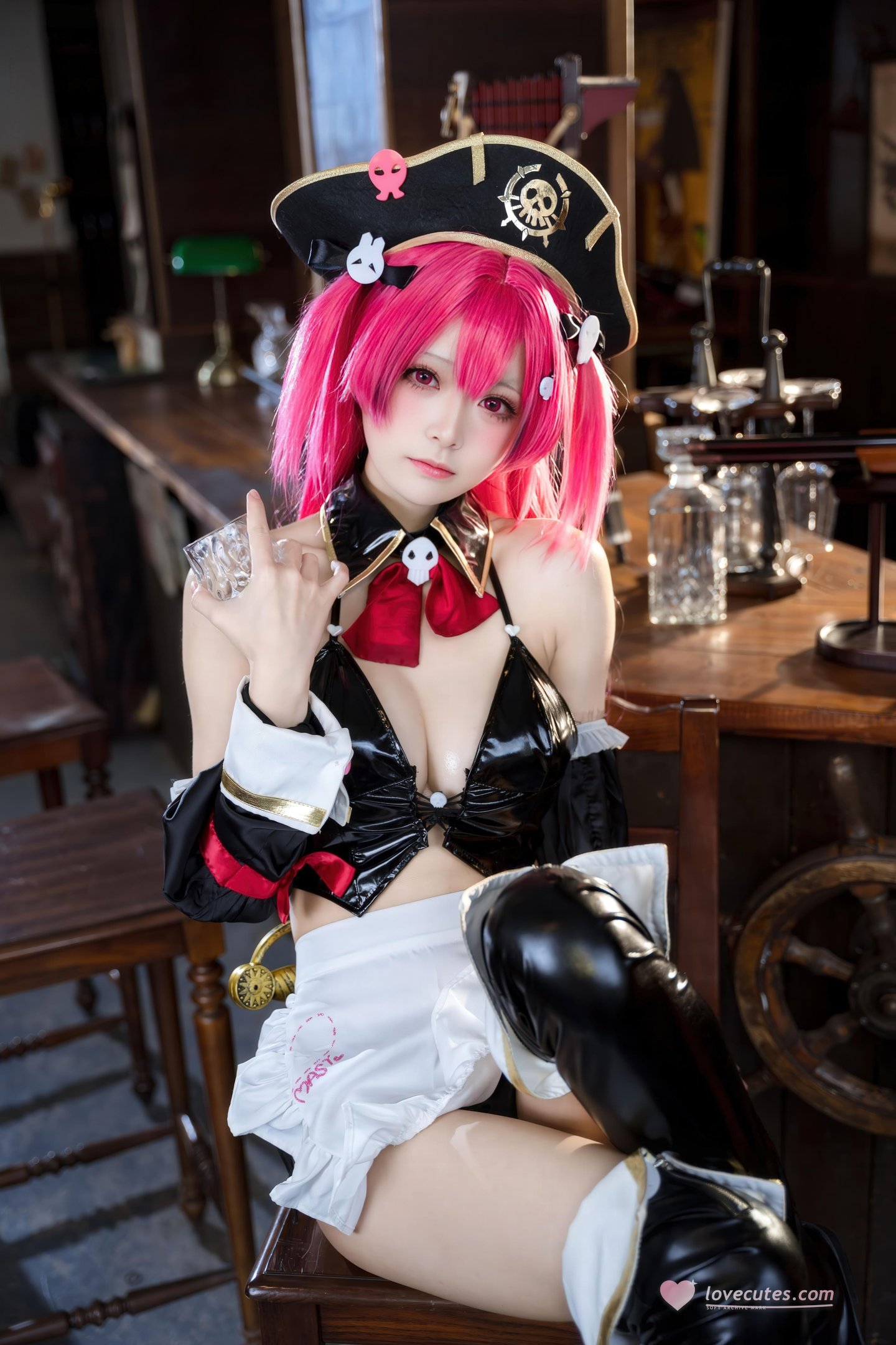 [cosplay] 九柒喵 - 马斯特：粉发双马尾海盗装 巨乳美腿还原 58P