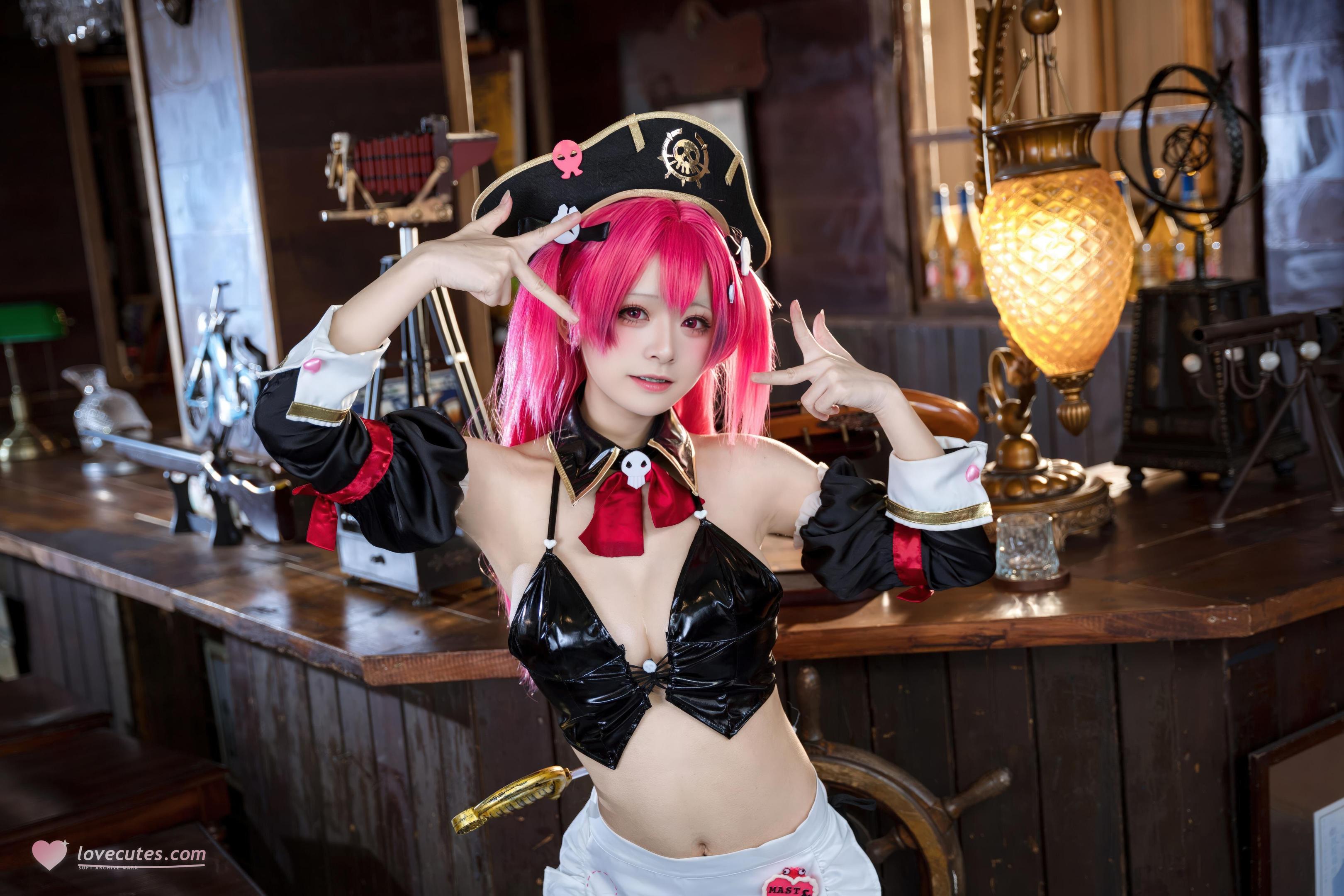 [cosplay] 九柒喵 - 马斯特：粉发双马尾海盗装 巨乳美腿还原 58P