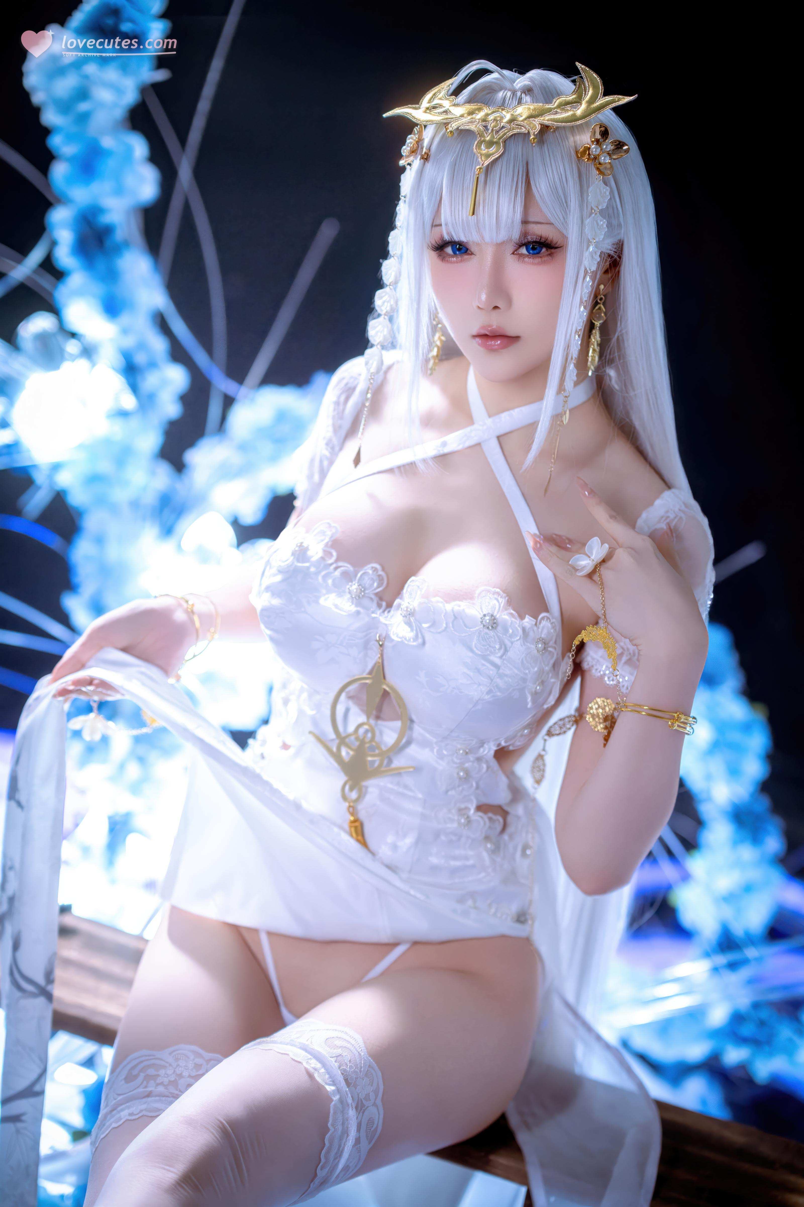 [cosplay] 星之迟迟Hoshilily - 碧蓝航线 埃姆登：白发白丝礼装巨乳 高衩美腿还原 50P