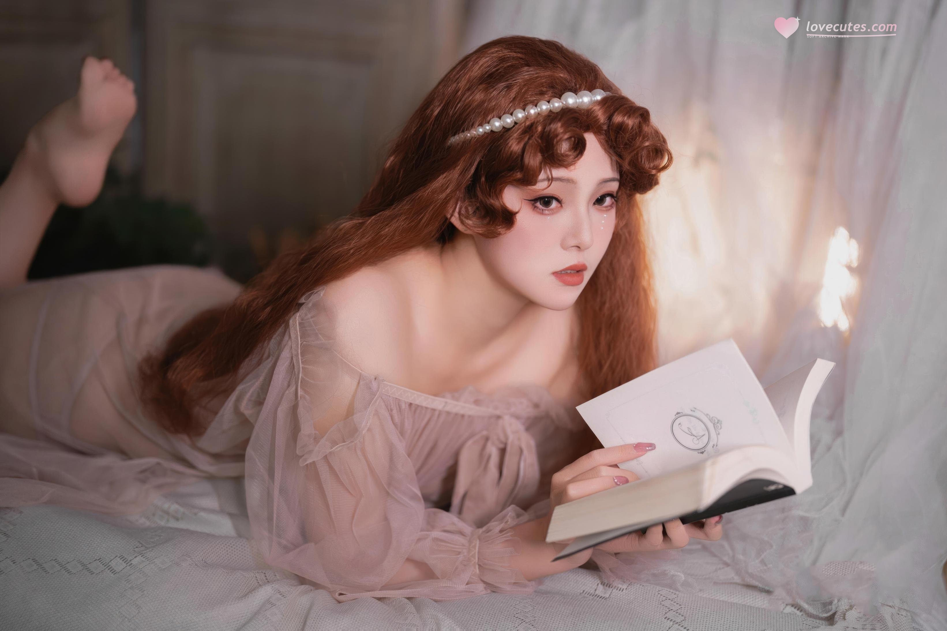 [私房] 나츠코夏夏子 - 2026 생일私房 분무: 핑크 시스루 오프숄더 미腿 침실 부드러운 조명 私房 50P