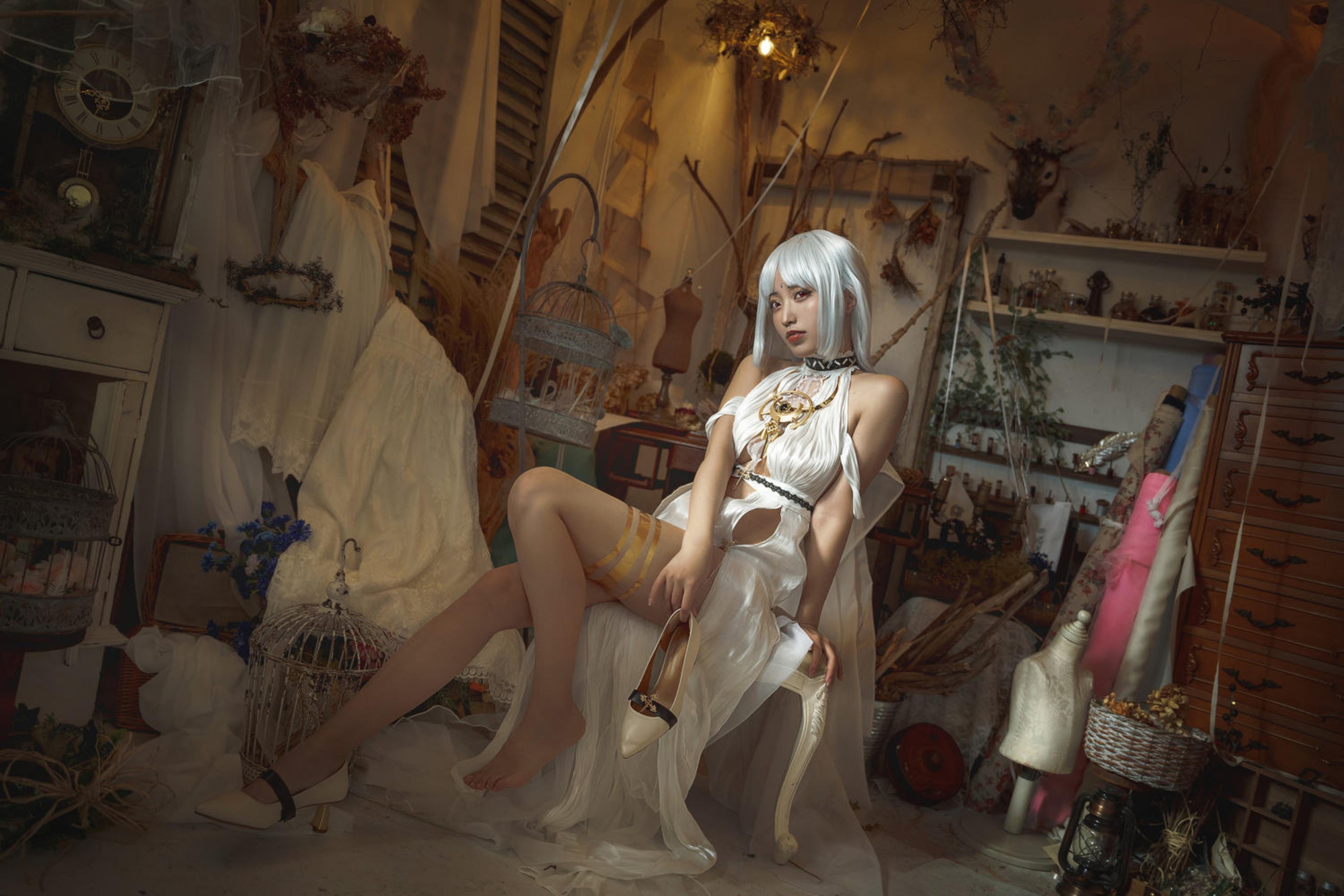 [cosplay] 切切celia - 碧蓝航线 马萨诸塞 盛宴的准备：白发礼裙开衩美腿 优雅还原 23P