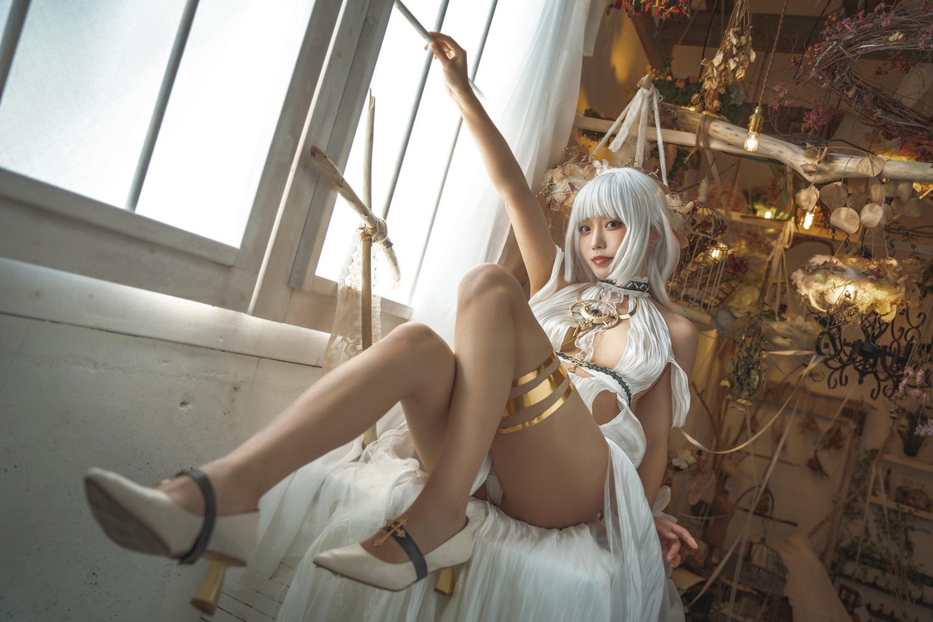 [cosplay] 切切celia - 碧蓝航线 马萨诸塞 盛宴的准备：白发礼裙开衩美腿 优雅还原 23P