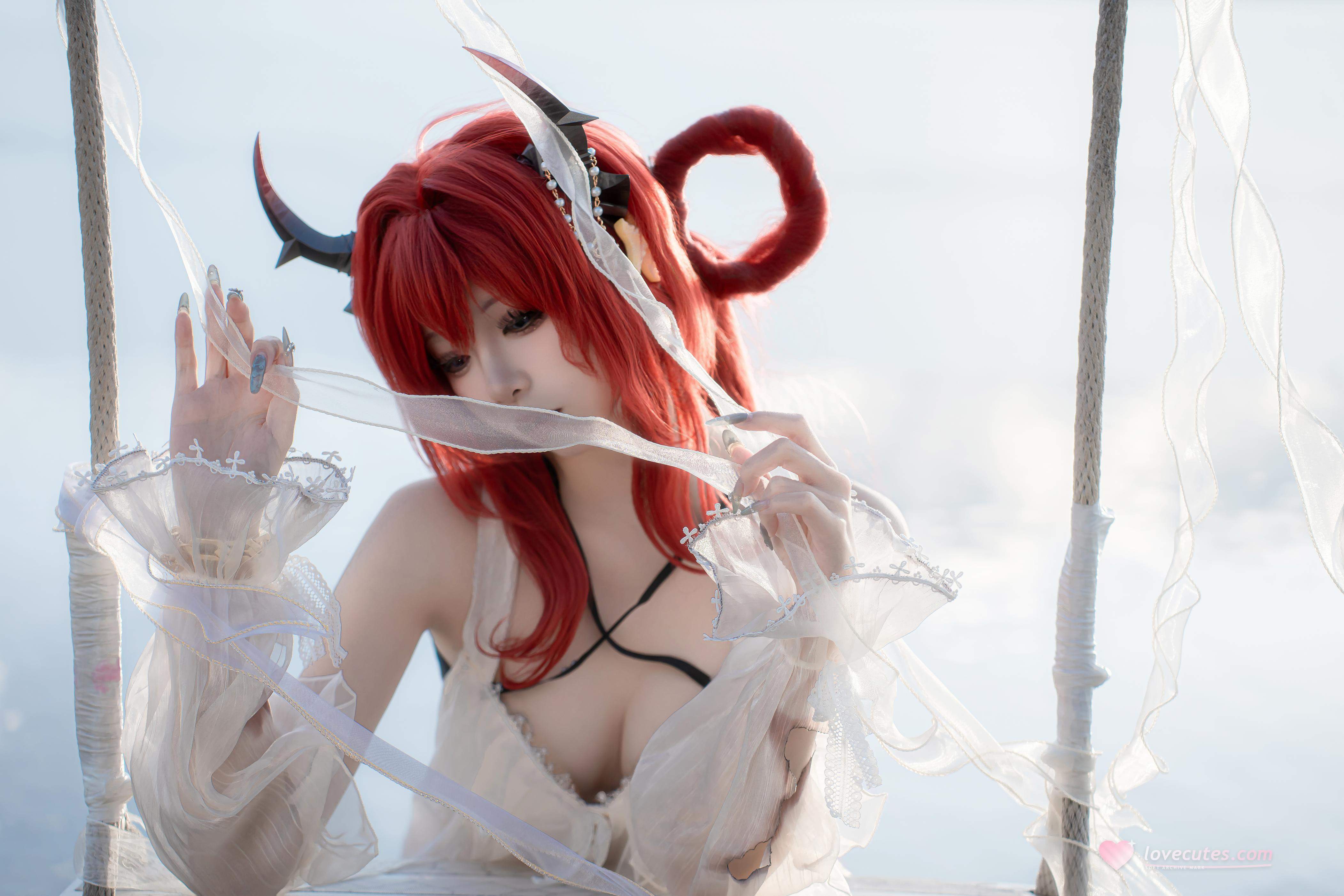 [cosplay] 纸悦Etsu_ko - 明日方舟 史尔特尔 泳装：红发恶魔角轻纱水景还原 37P