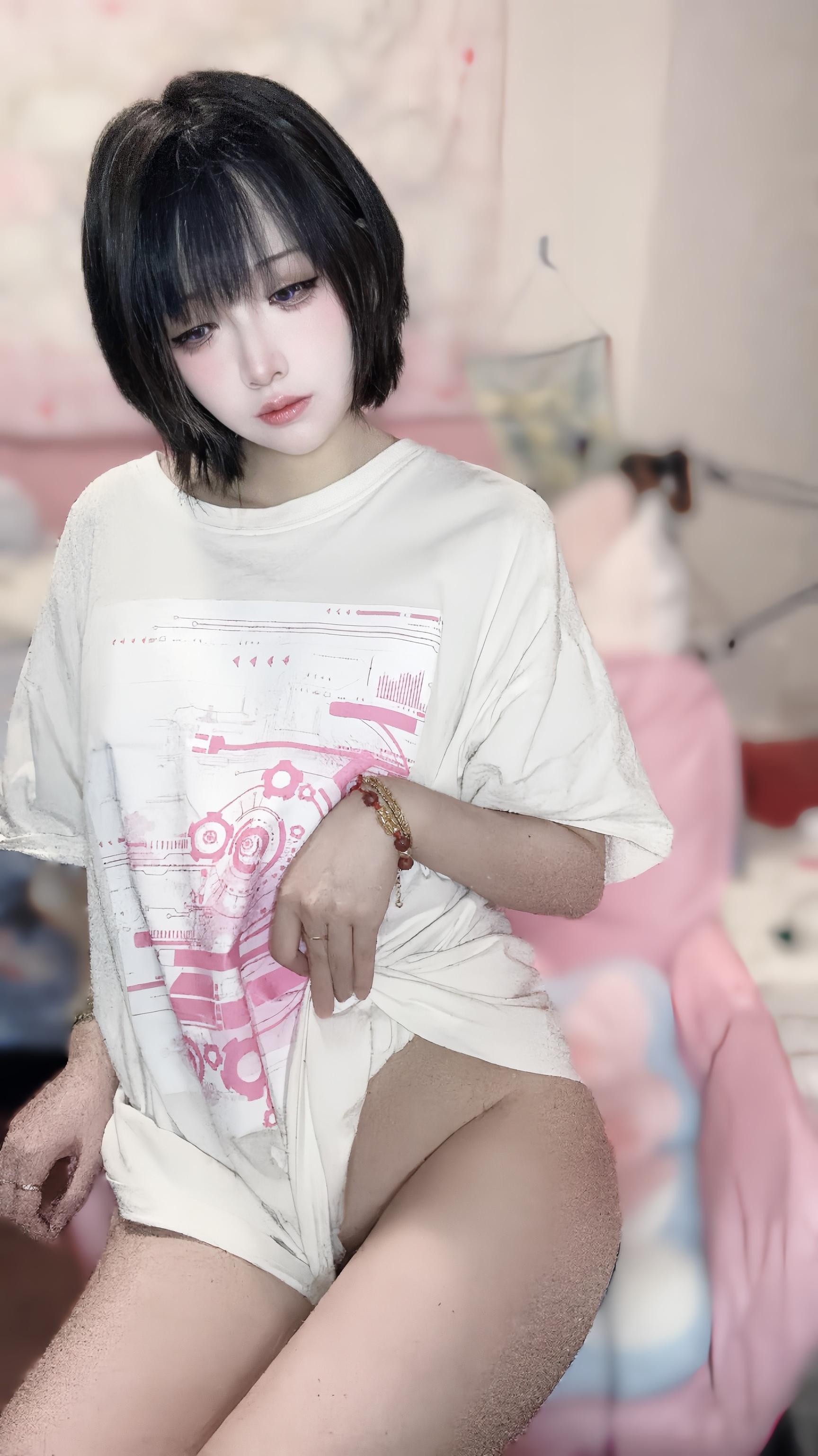 [私房] 疯猫ss - 2025年6月会员订阅：居家自拍露点内衣 白丝美腿大尺度 60P3V