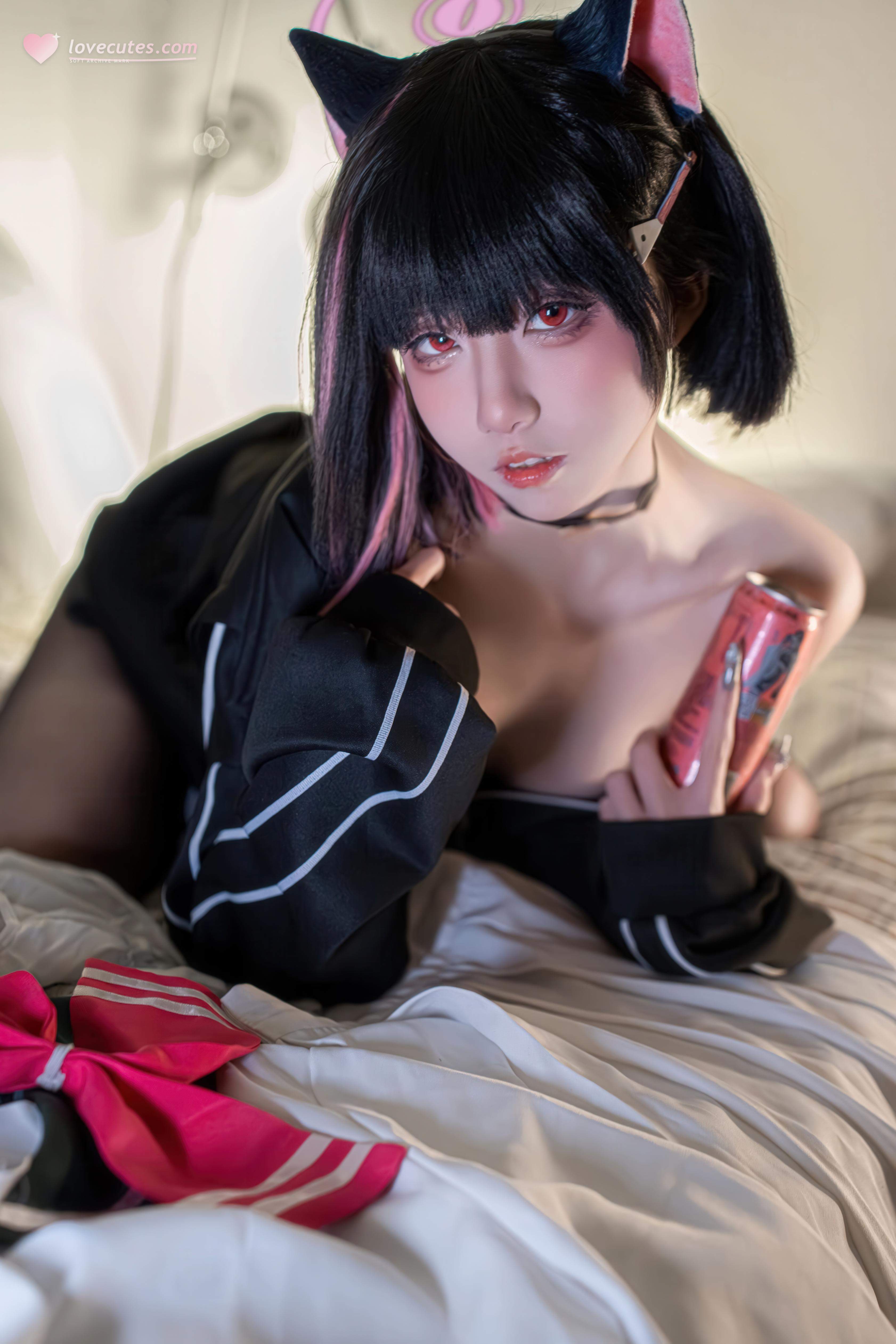 [cosplay] 纸悦Etsu_ko - 蔚蓝档案 杏山和纱：黑丝猫耳水手服 美腿床拍还原 55P