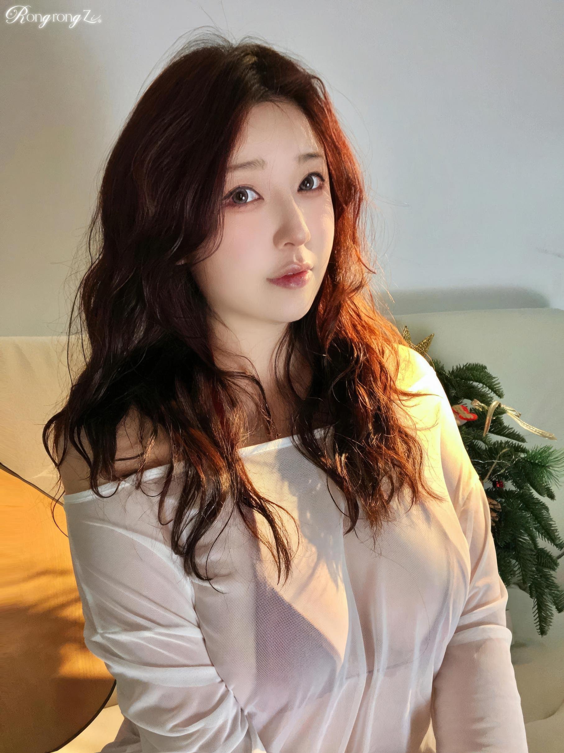 [Private] Xiao Rongzi's Gugu - Christmas Special: Sheer White Shirt & Red Bikini, Busty Exposed Private Collection 35P