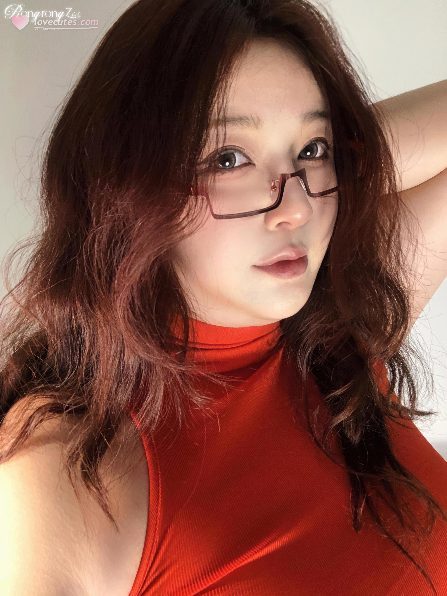 [私房] 小容仔咕咕咕w - 圣诞特辑：透视白衫红色比基尼 巨乳露穴私房 35P